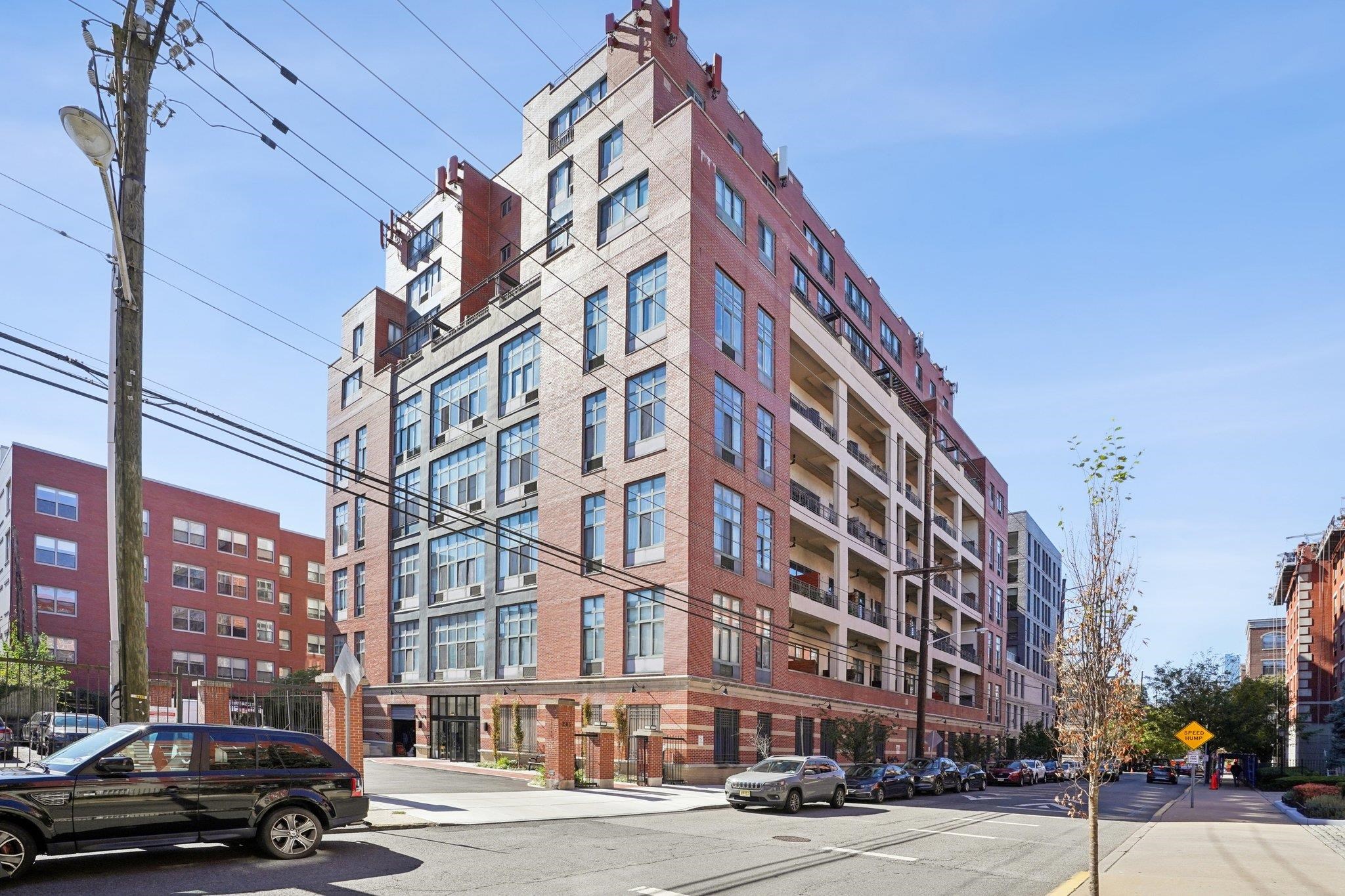 205 10TH ST Unit: 8W
