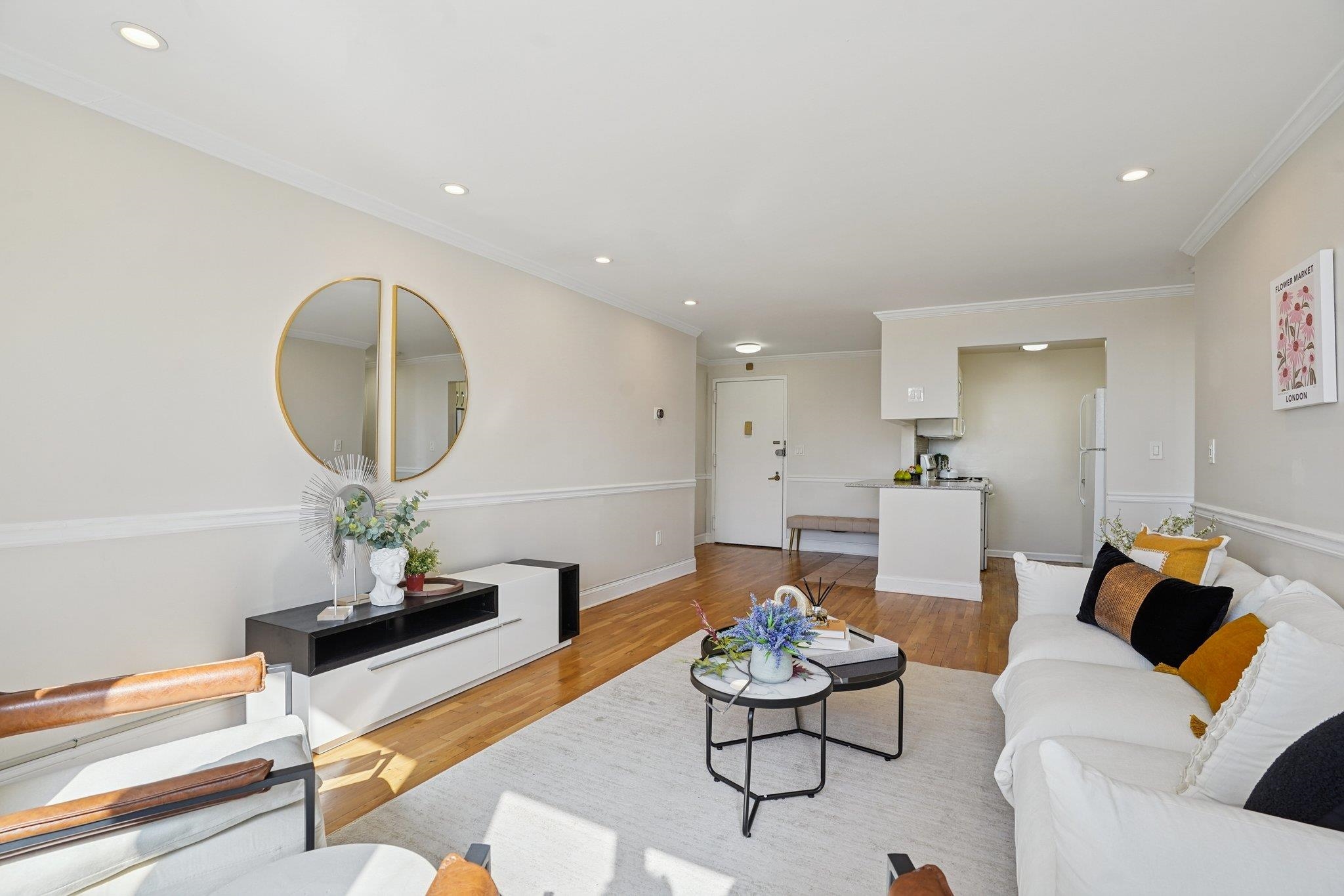 205 10TH ST Unit: 8W