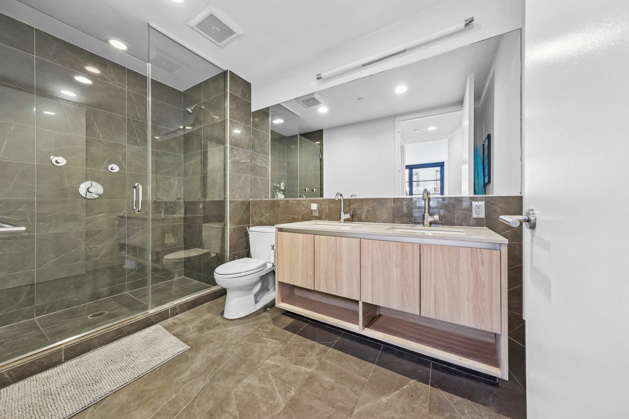 160 1ST ST Unit: 805