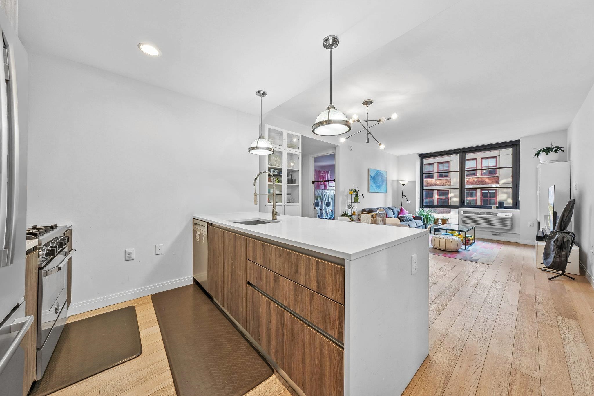 160 1ST ST Unit: 805