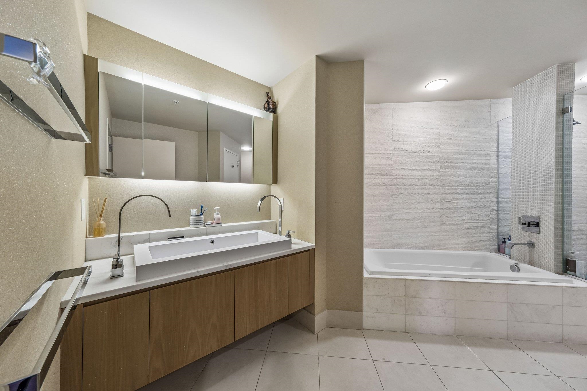 77 HUDSON ST Unit: PH 4805