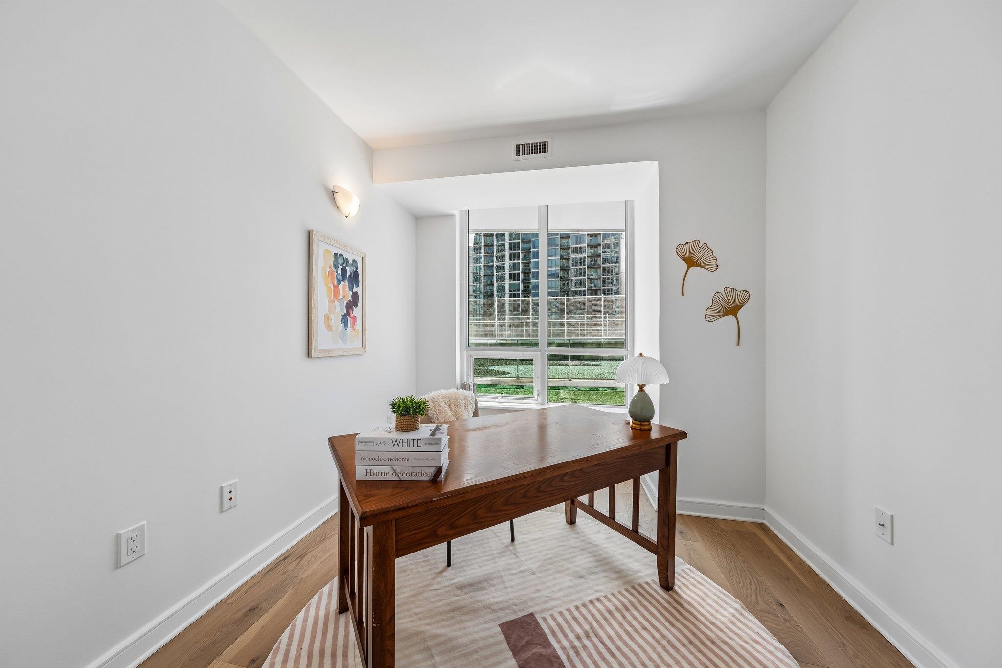 1 SHORE LANE Unit: 911