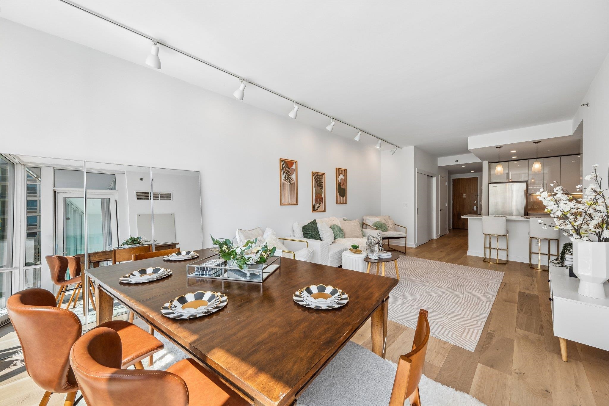 1 SHORE LANE Unit: 911