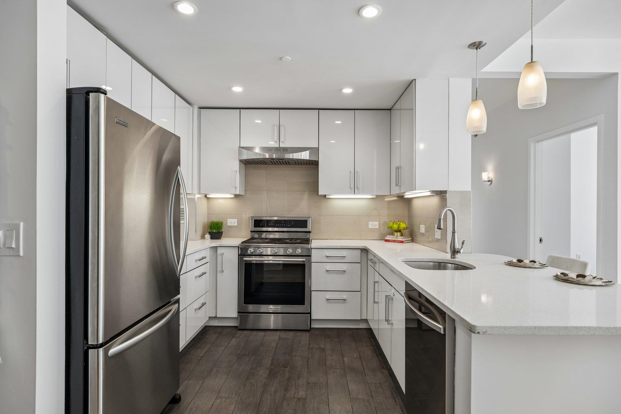 1 SHORE LANE Unit: 911