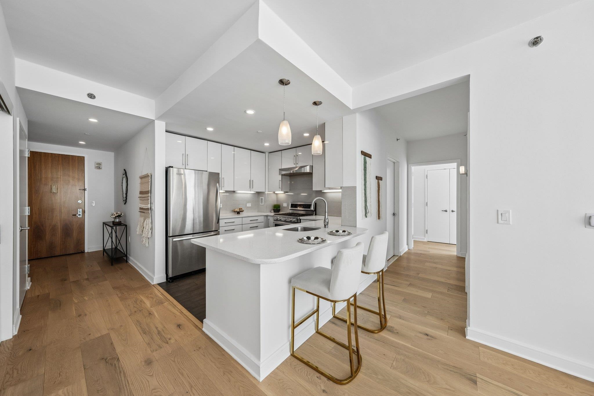 1 SHORE LANE Unit: 911