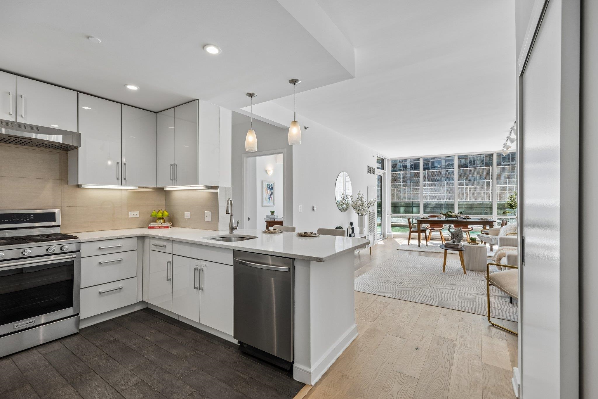 1 SHORE LANE Unit: 911