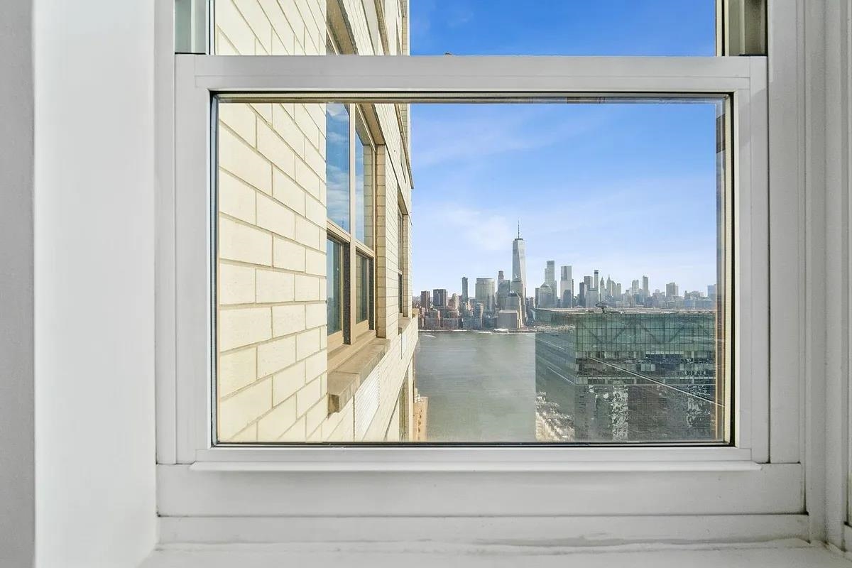88 MORGAN ST Unit: PH3-5