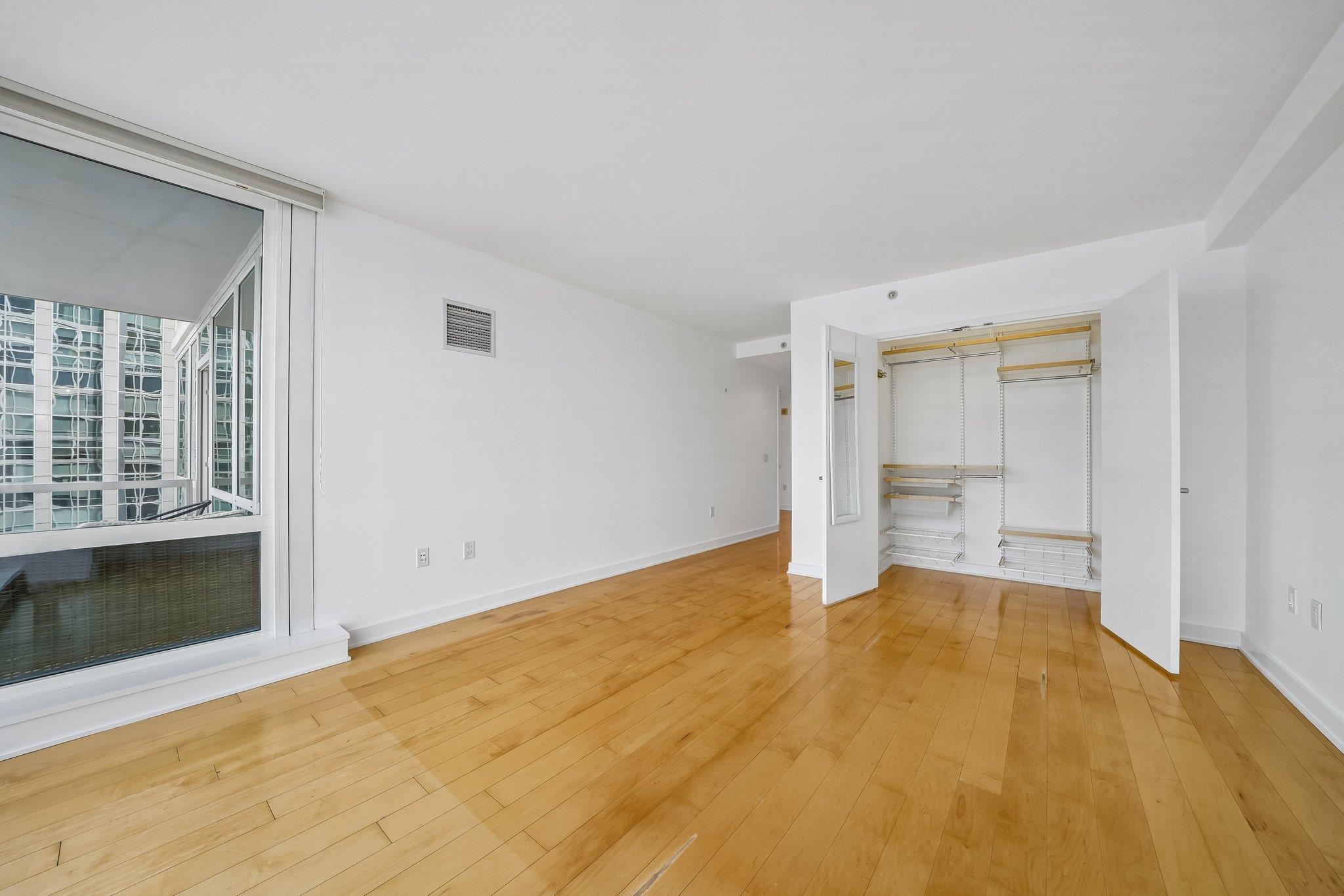 2 2ND ST Unit: 1605