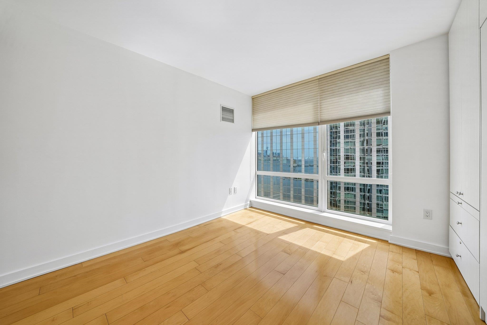 2 2ND ST Unit: 1605
