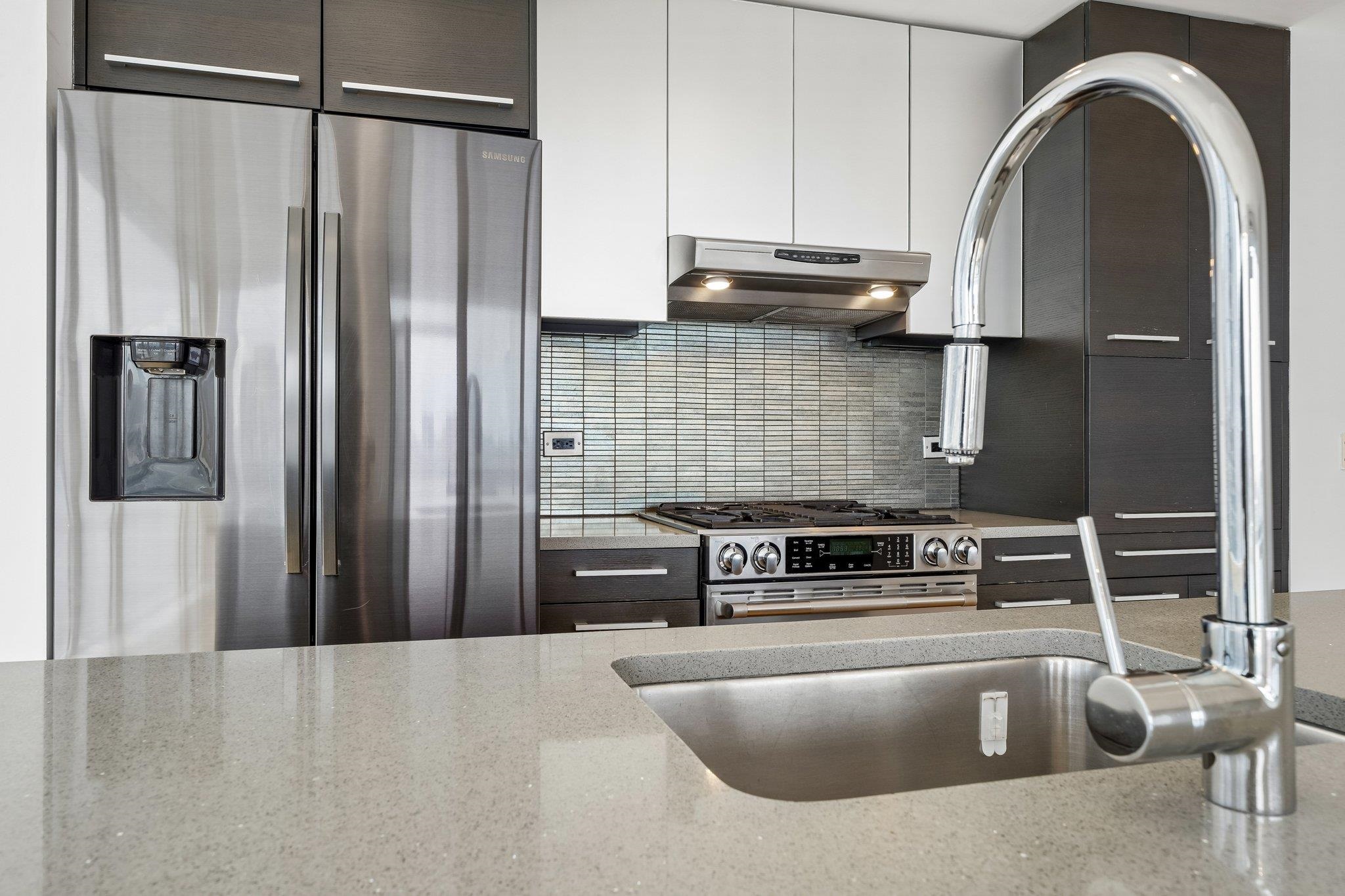 2 2ND ST Unit: 1605