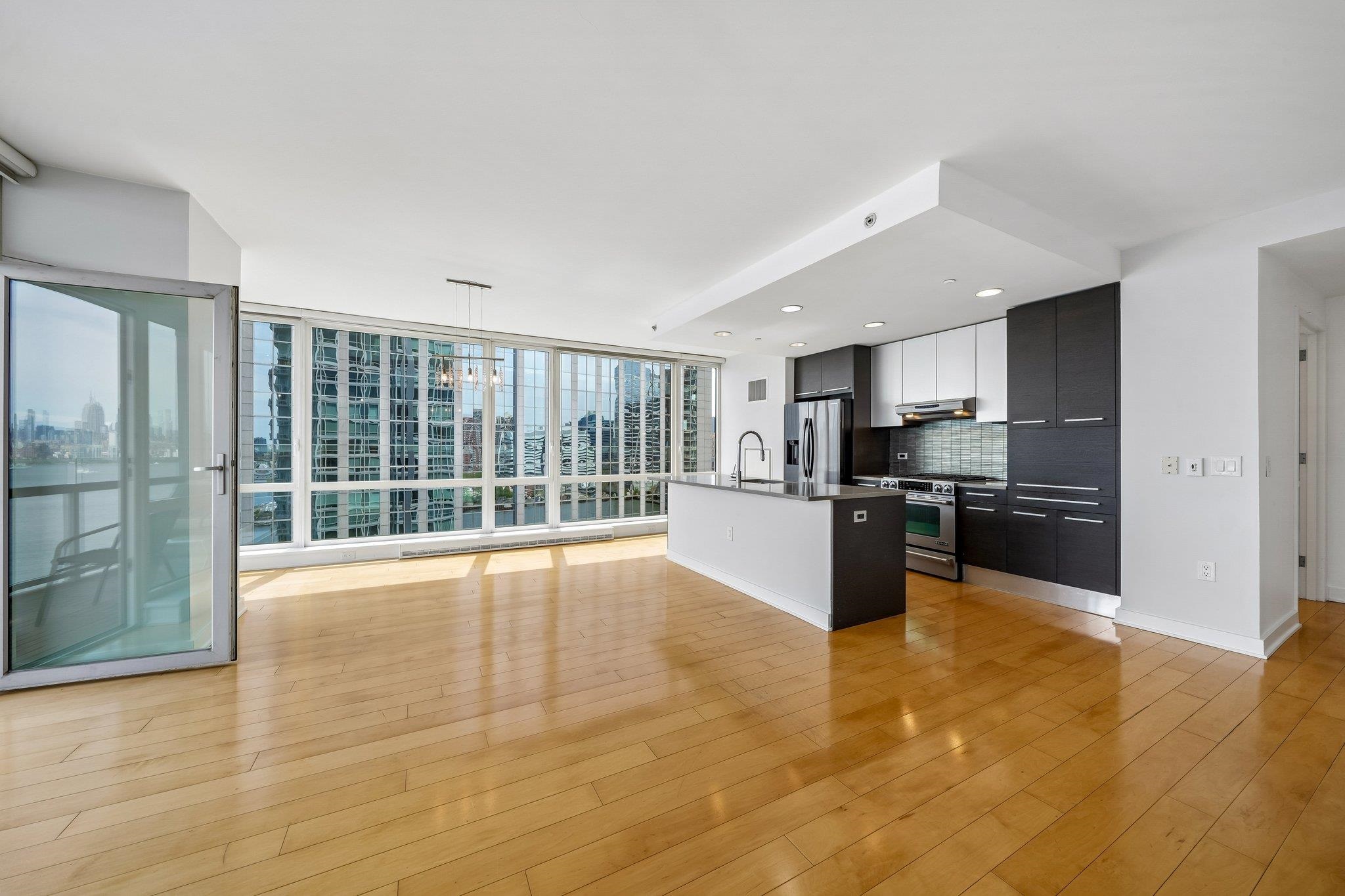 2 2ND ST Unit: 1605