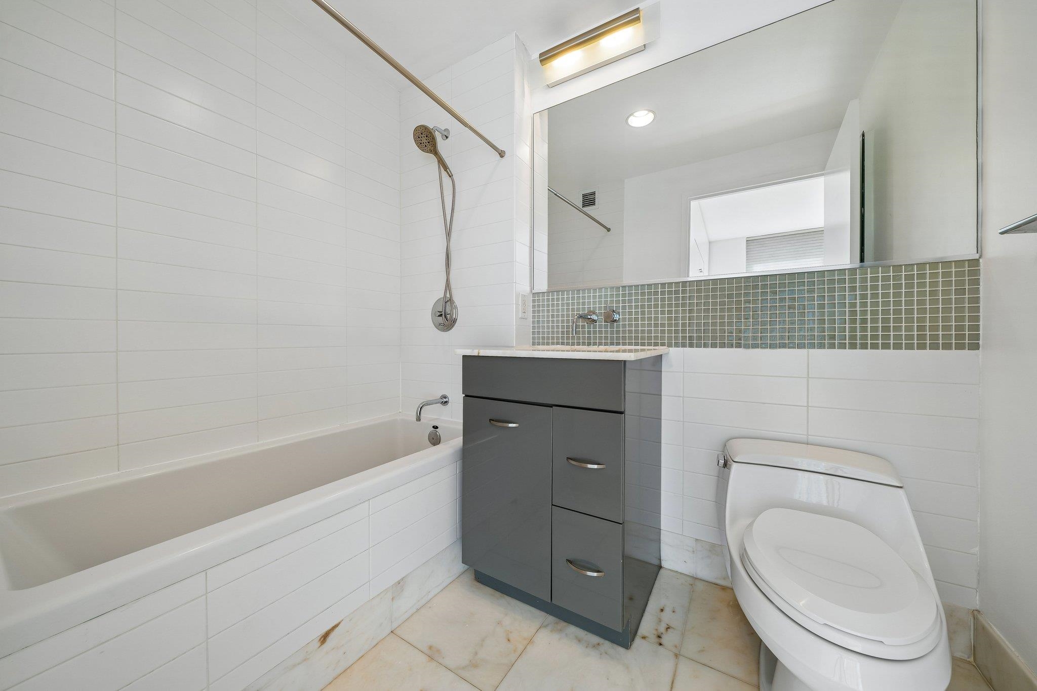 2 2ND ST Unit: 1605