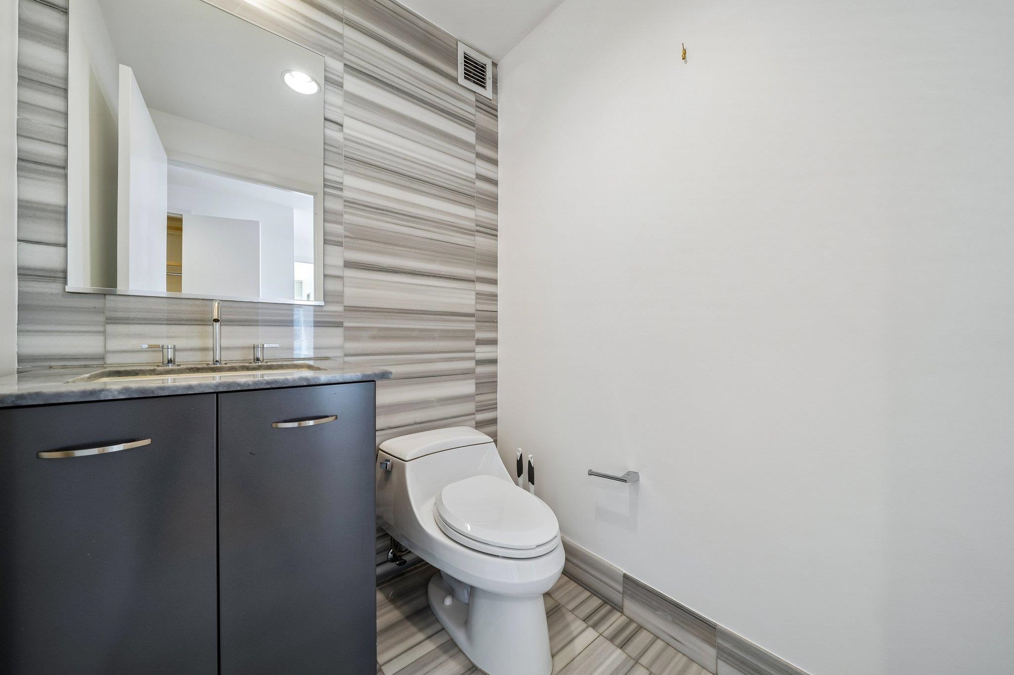 2 2ND ST Unit: 1605