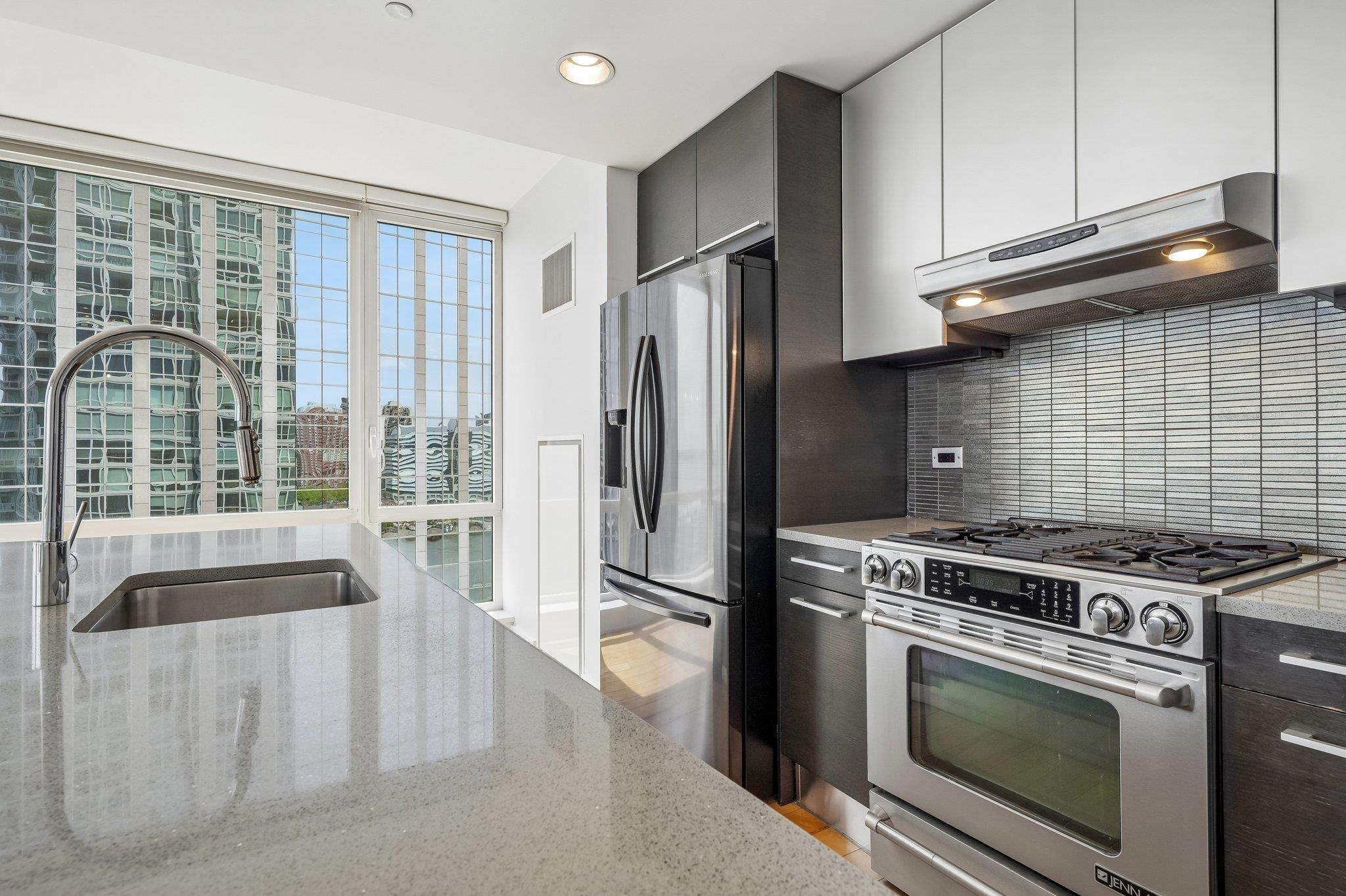 2 2ND ST Unit: 1605