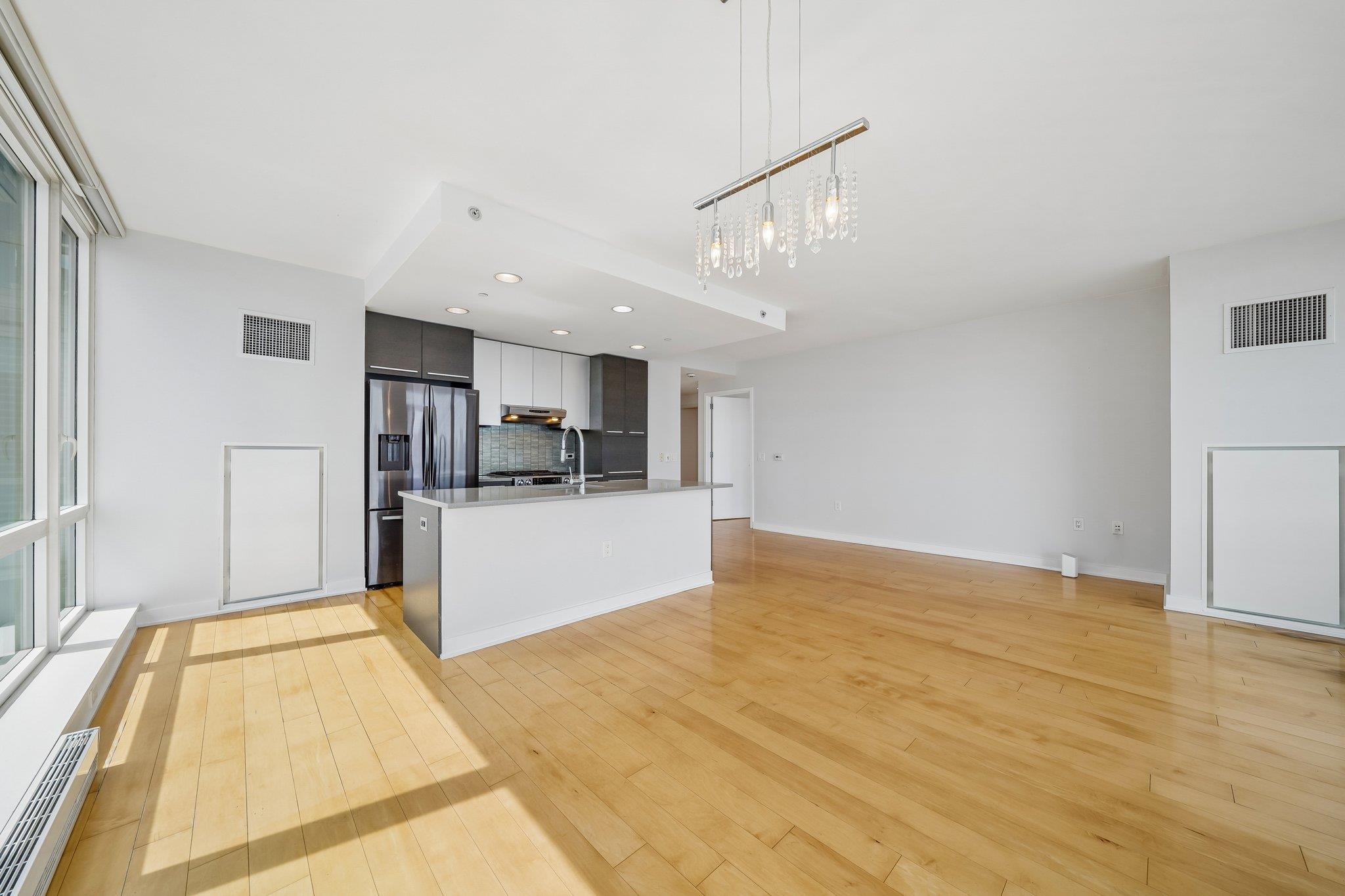 2 2ND ST Unit: 1605
