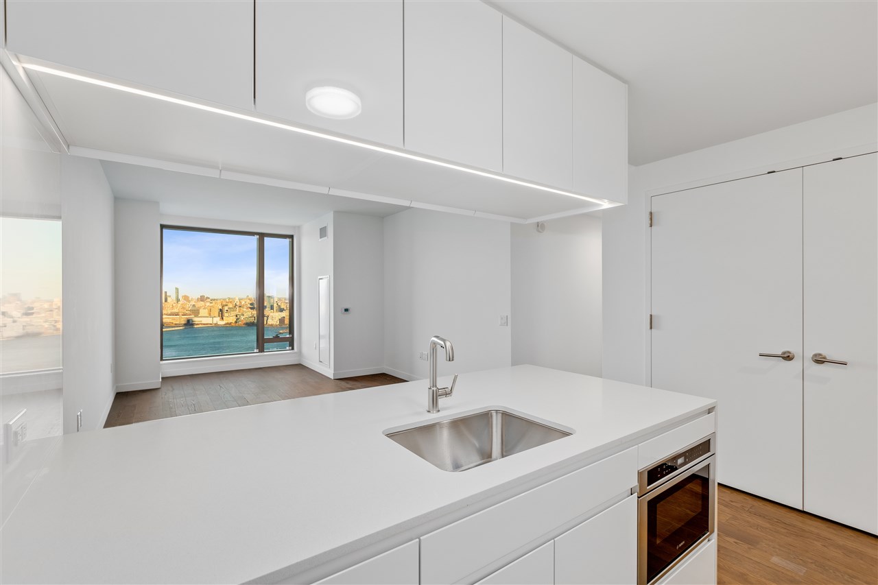99 HUDSON ST Unit: 4502