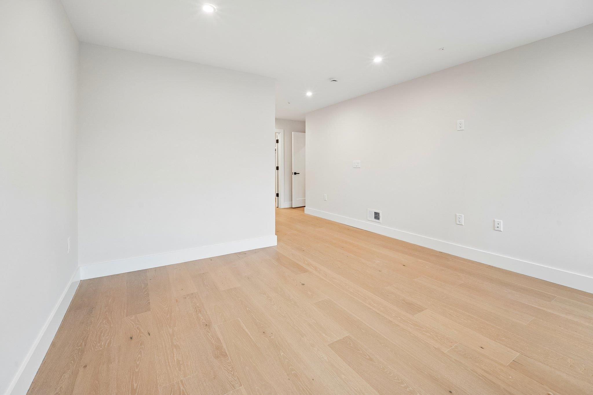 89 BRIGHT ST Unit: 3