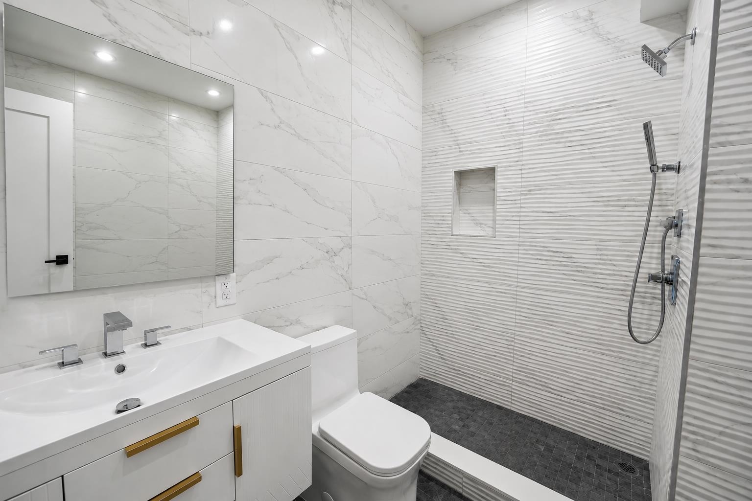 89 BRIGHT ST Unit: 2