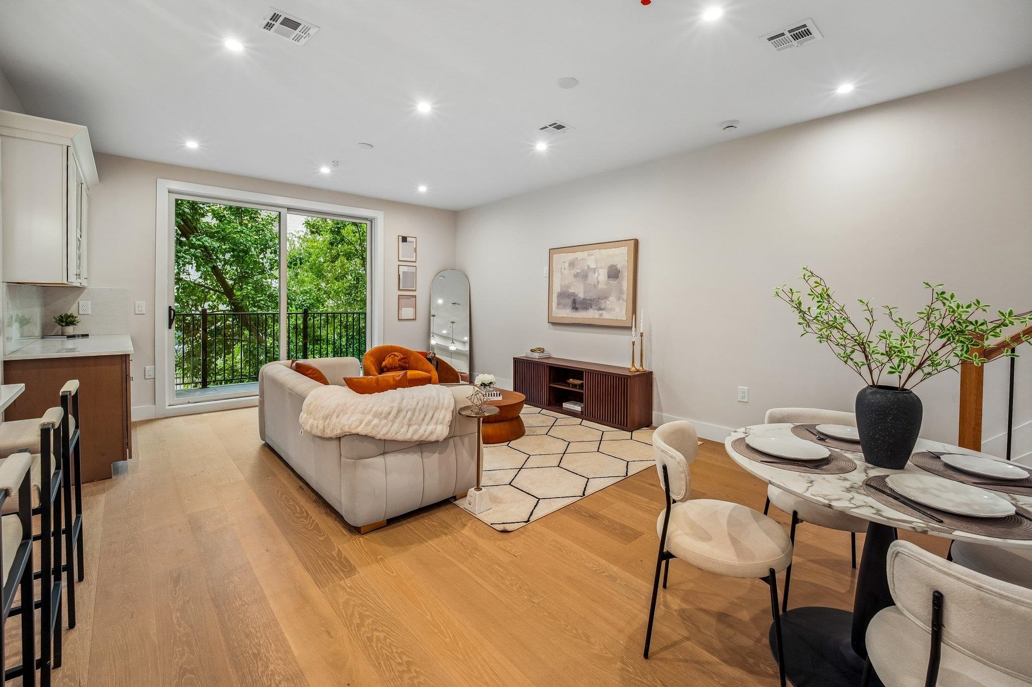 89 BRIGHT ST Unit: 2