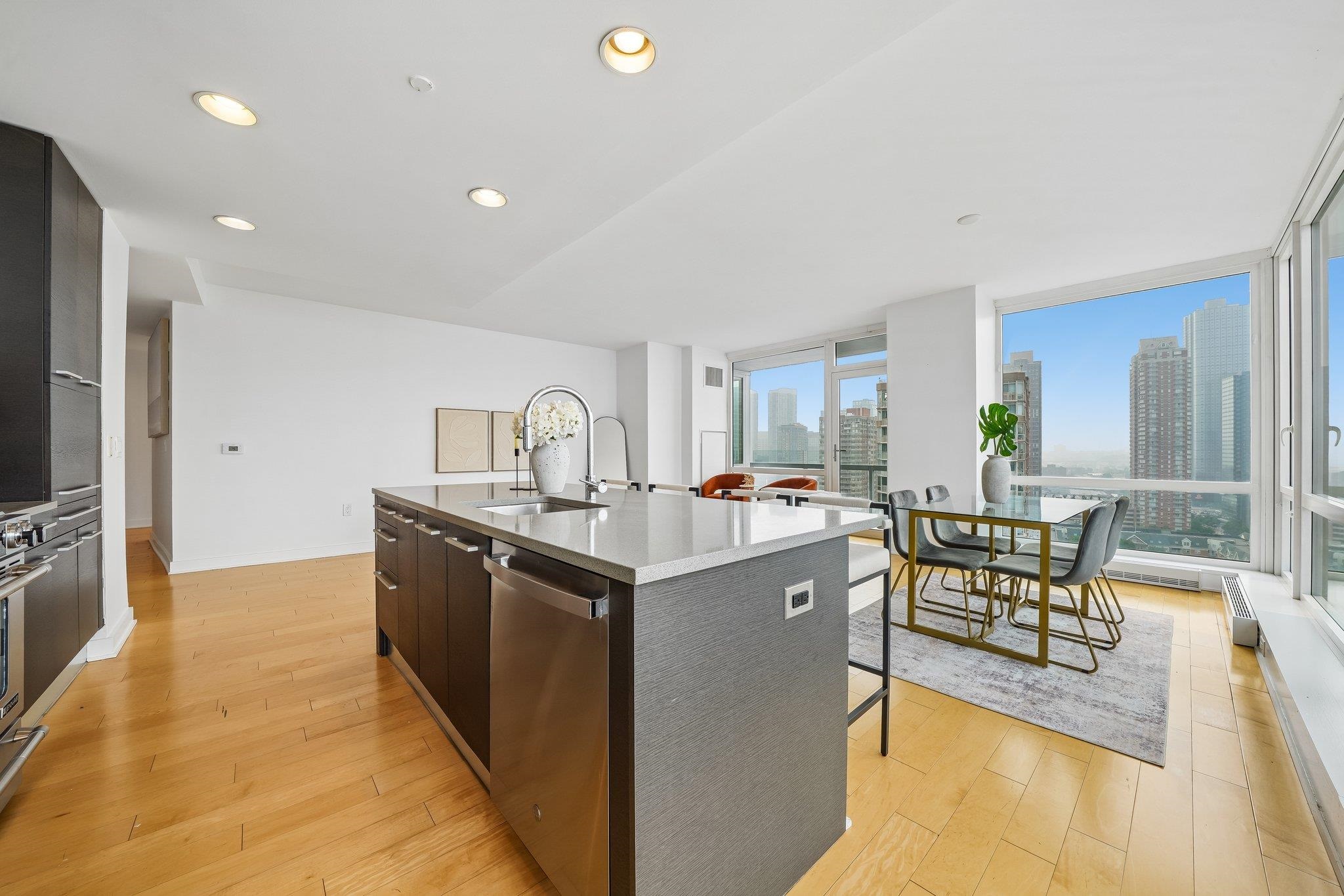 2 2ND ST Unit: 2101