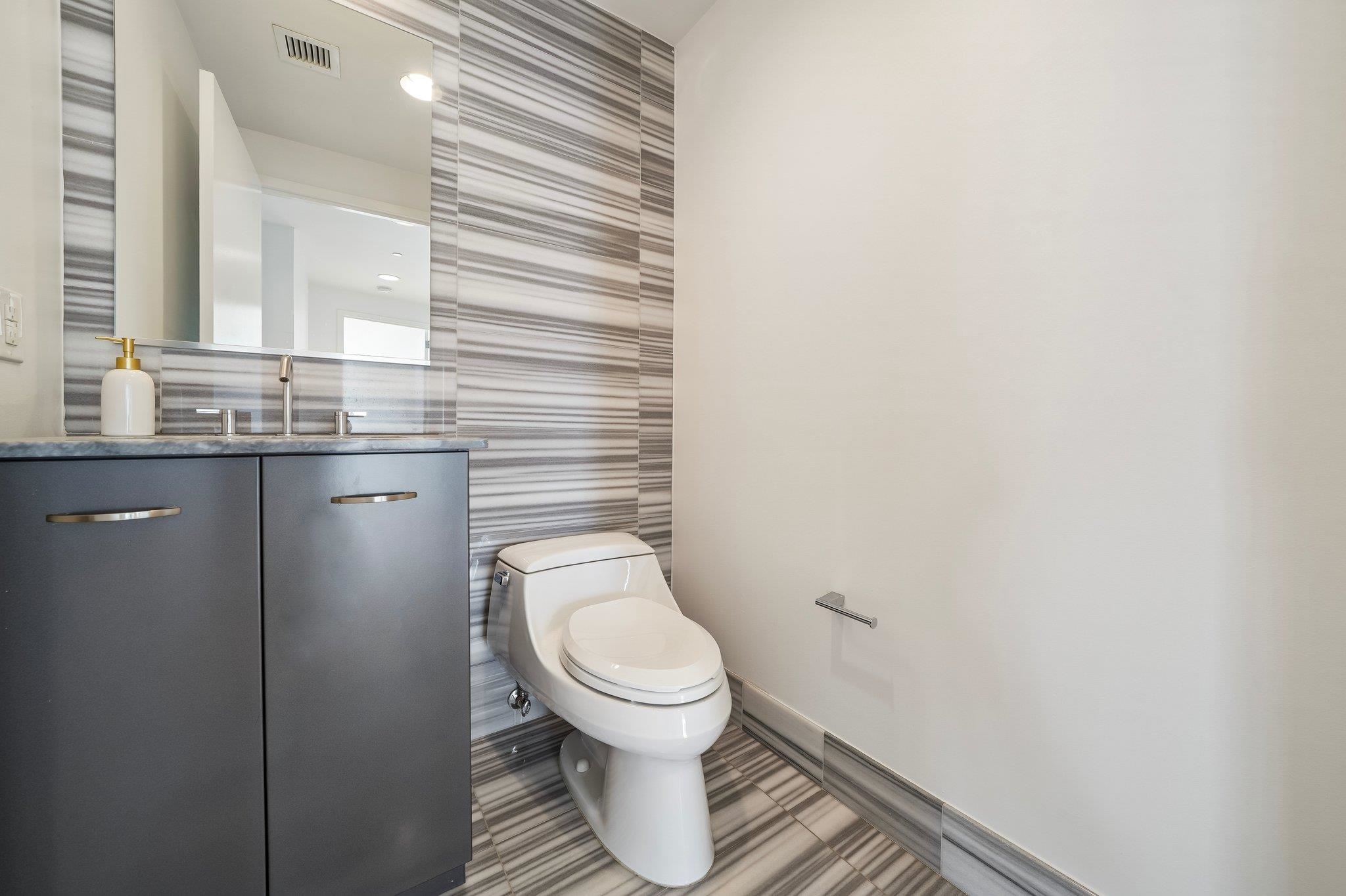 2 2ND ST Unit: 2101