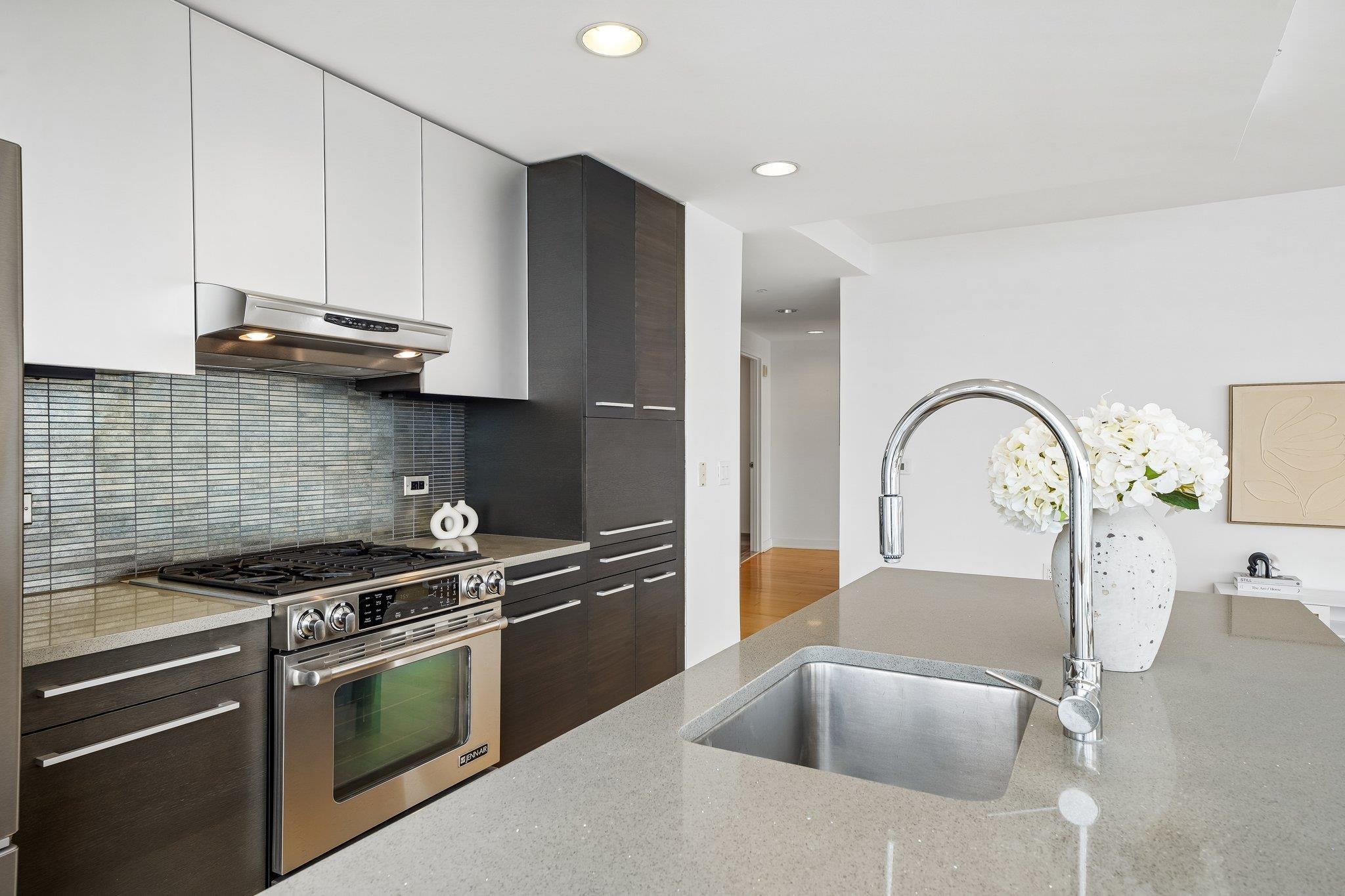 2 2ND ST Unit: 2101