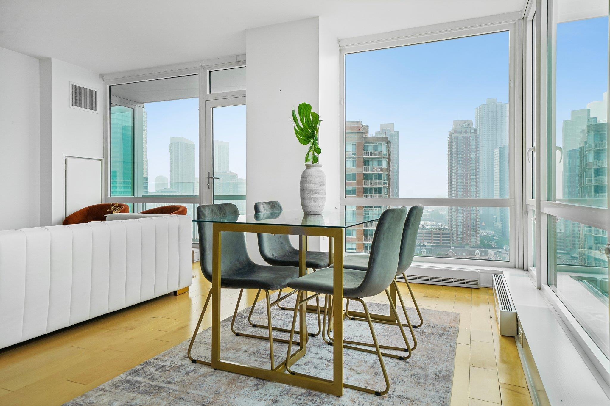 2 2ND ST Unit: 2101