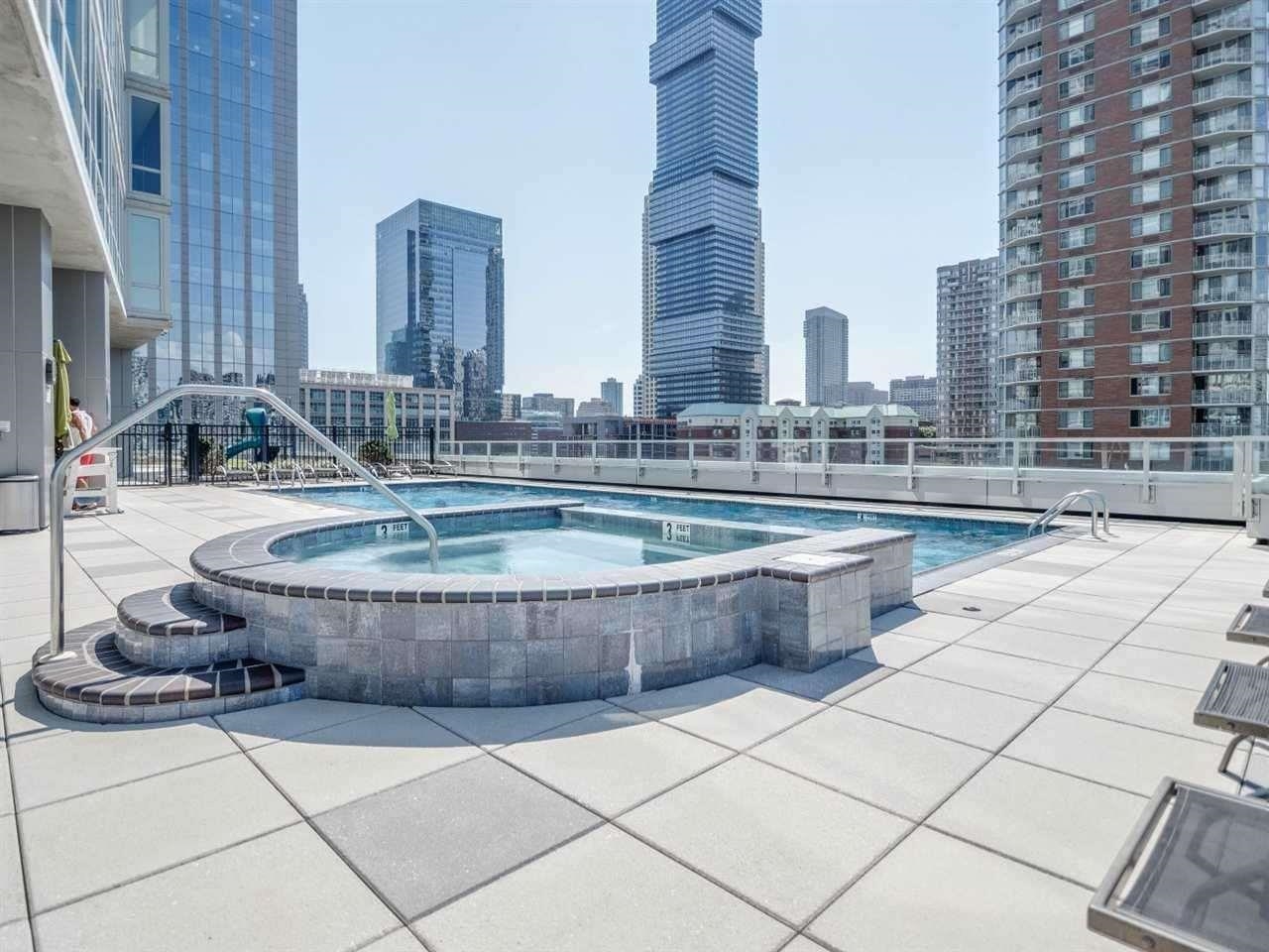 2 2ND ST Unit: 2101