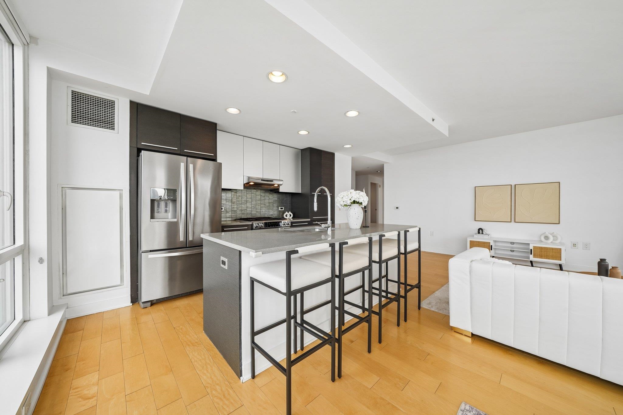 2 2ND ST Unit: 2101