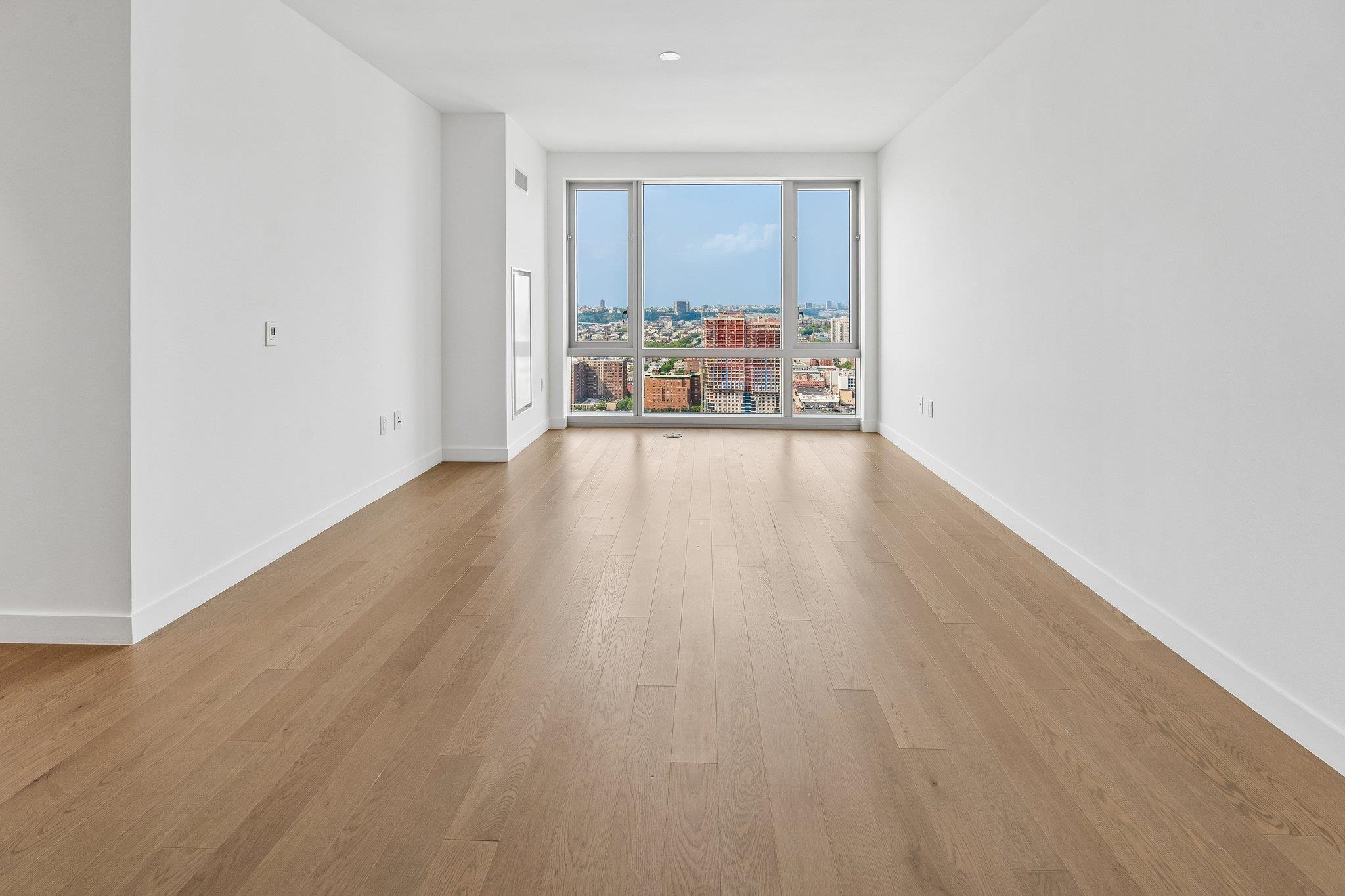 75 PARK LANE SOUTH Unit: 3202