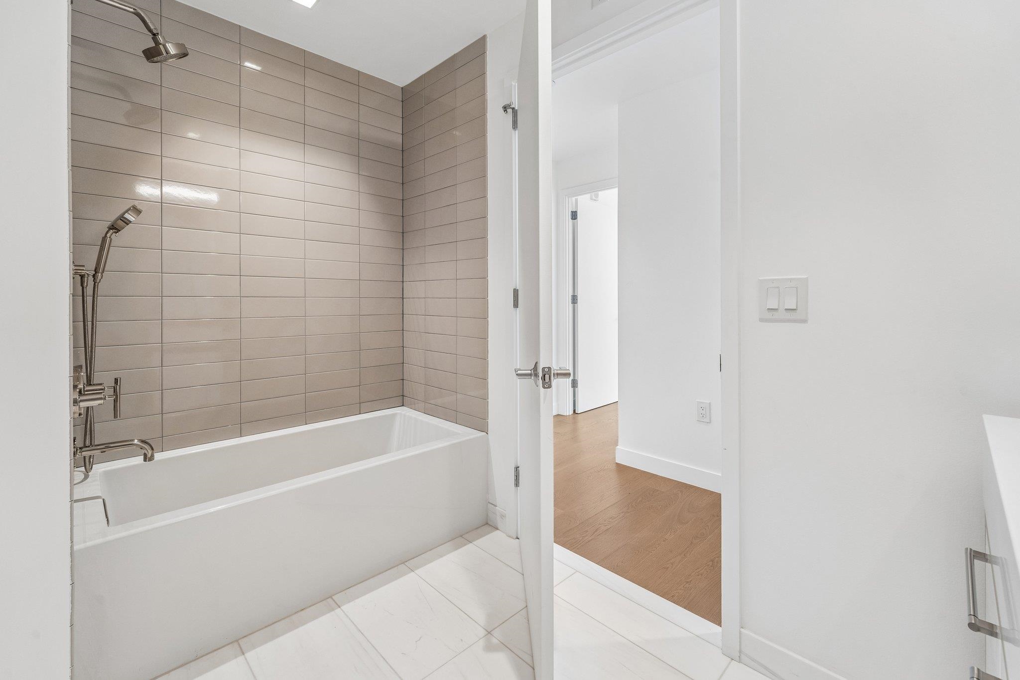 75 PARK LANE SOUTH Unit: 3202