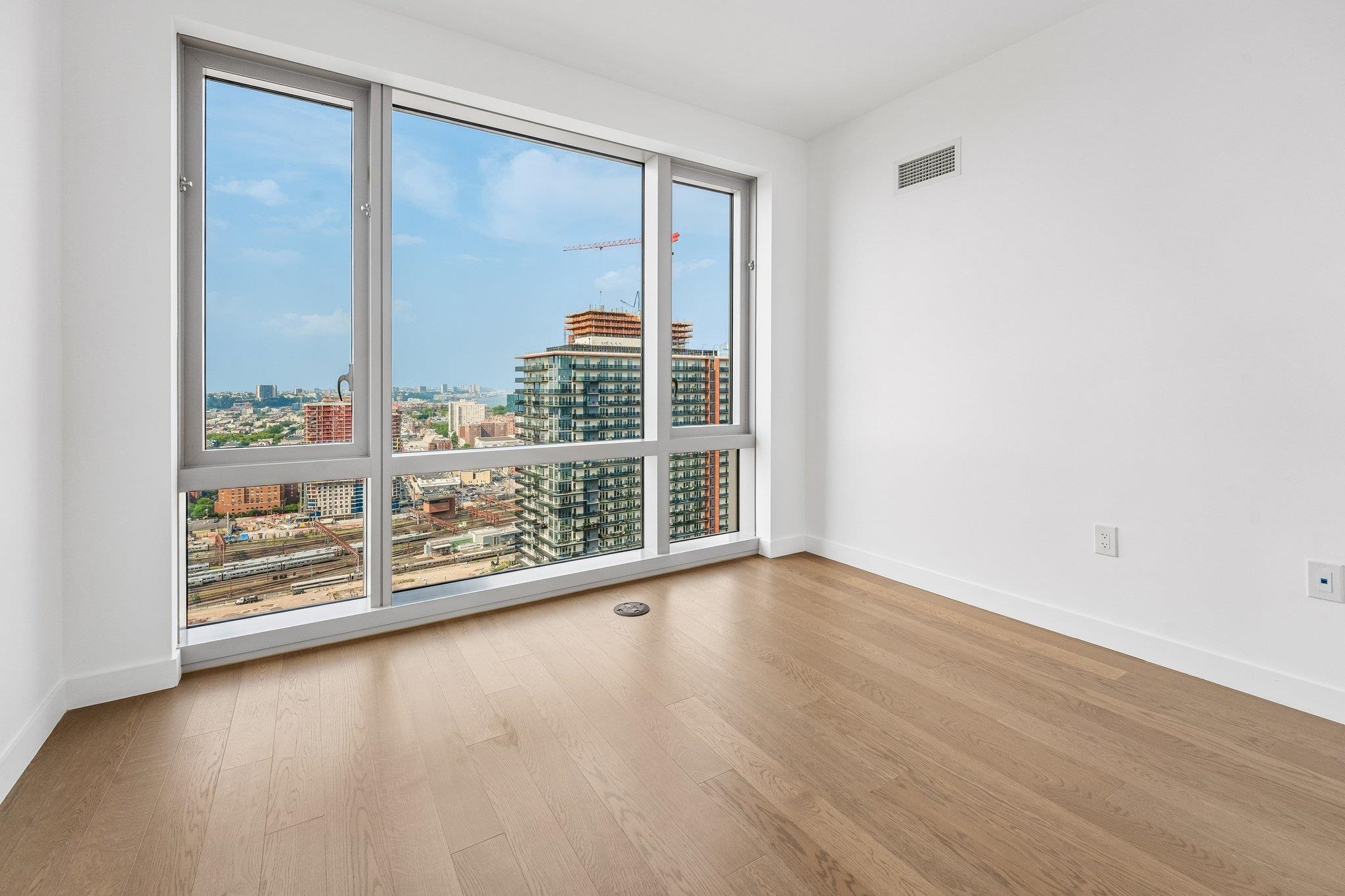 75 PARK LANE SOUTH Unit: 3202