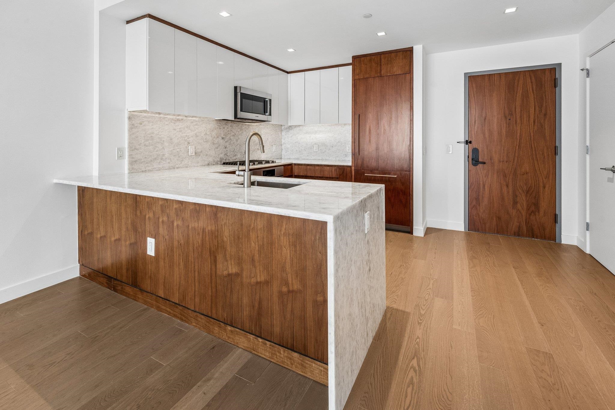 75 PARK LANE SOUTH Unit: 3202