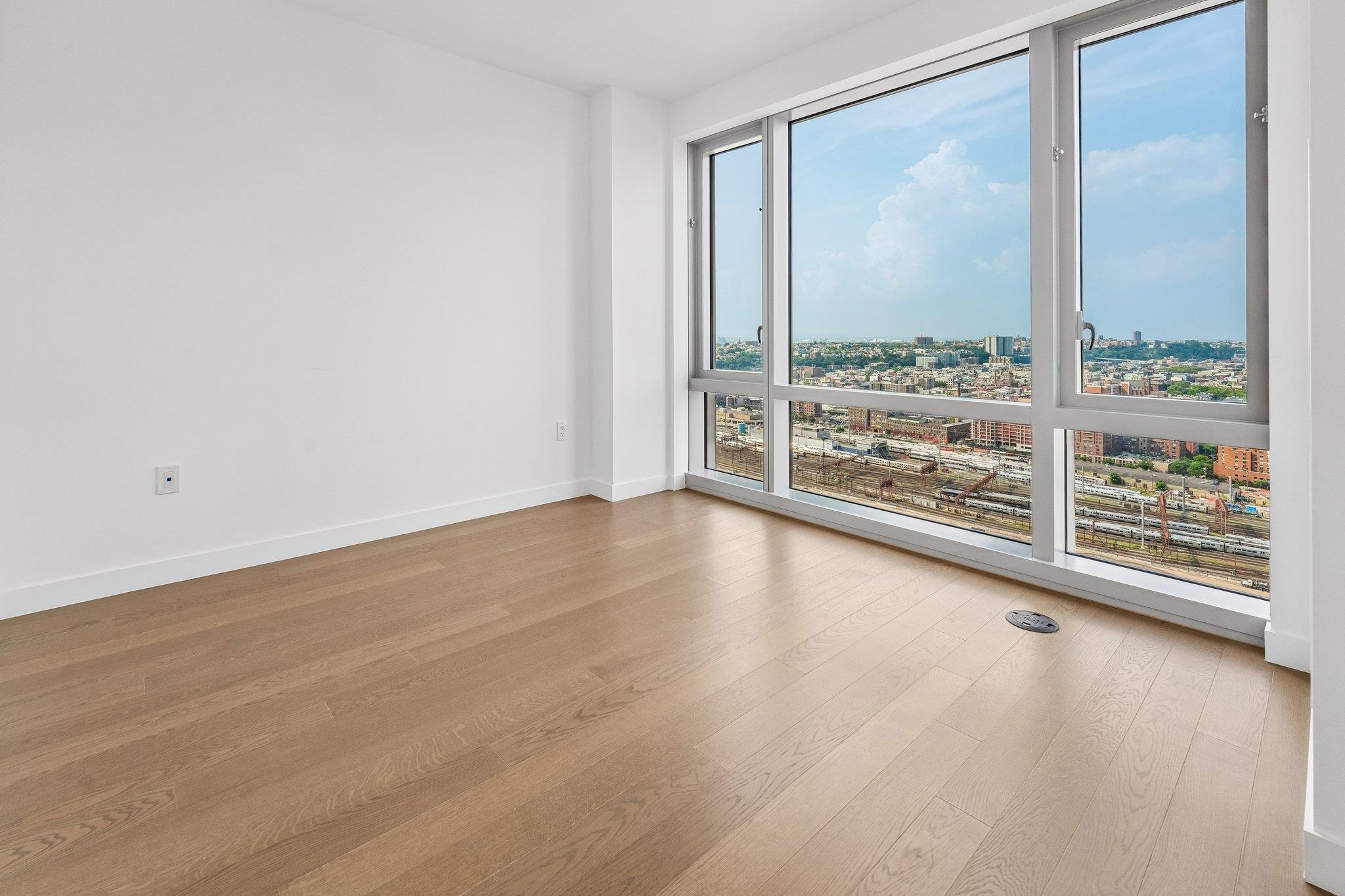 75 PARK LANE SOUTH Unit: 3202