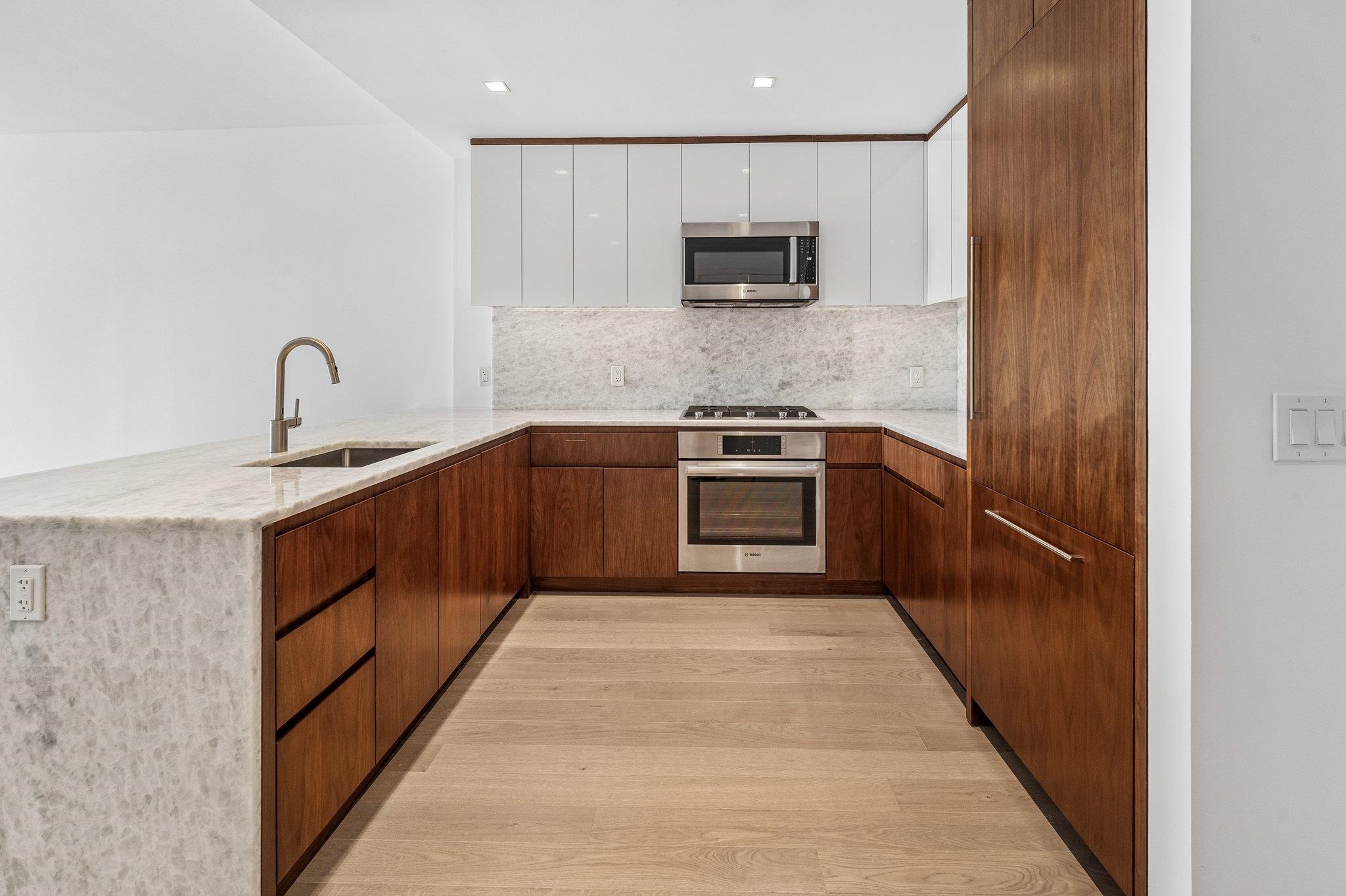 75 PARK LANE SOUTH Unit: 3202