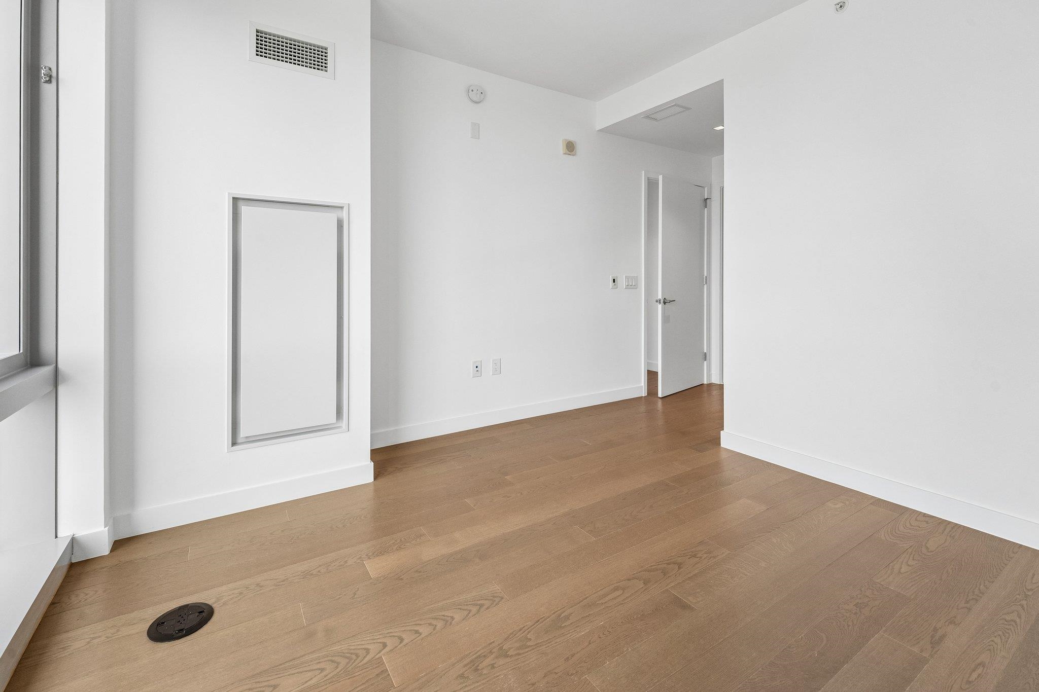 75 PARK LANE SOUTH Unit: 3202