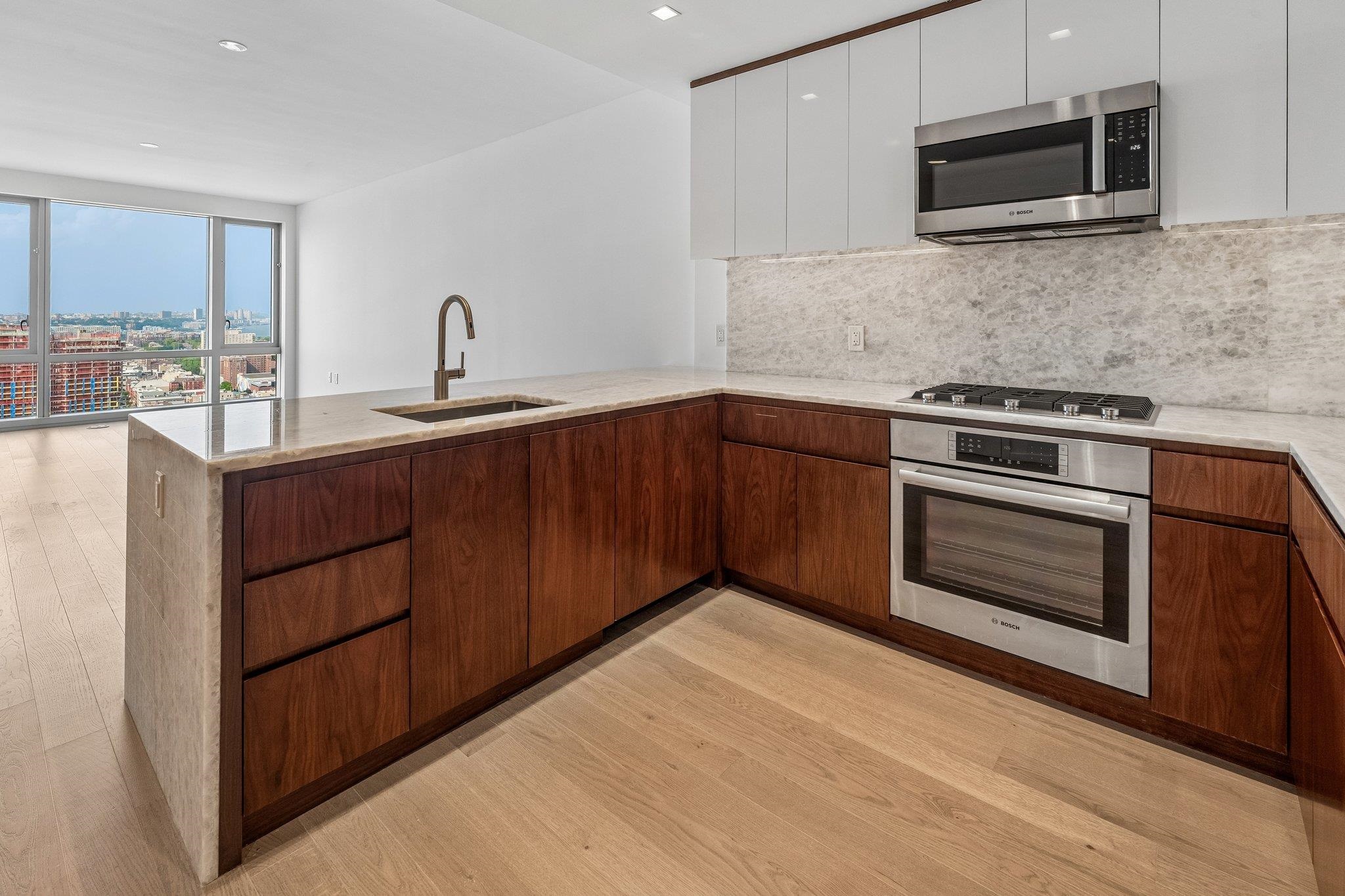75 PARK LANE SOUTH Unit: 3202