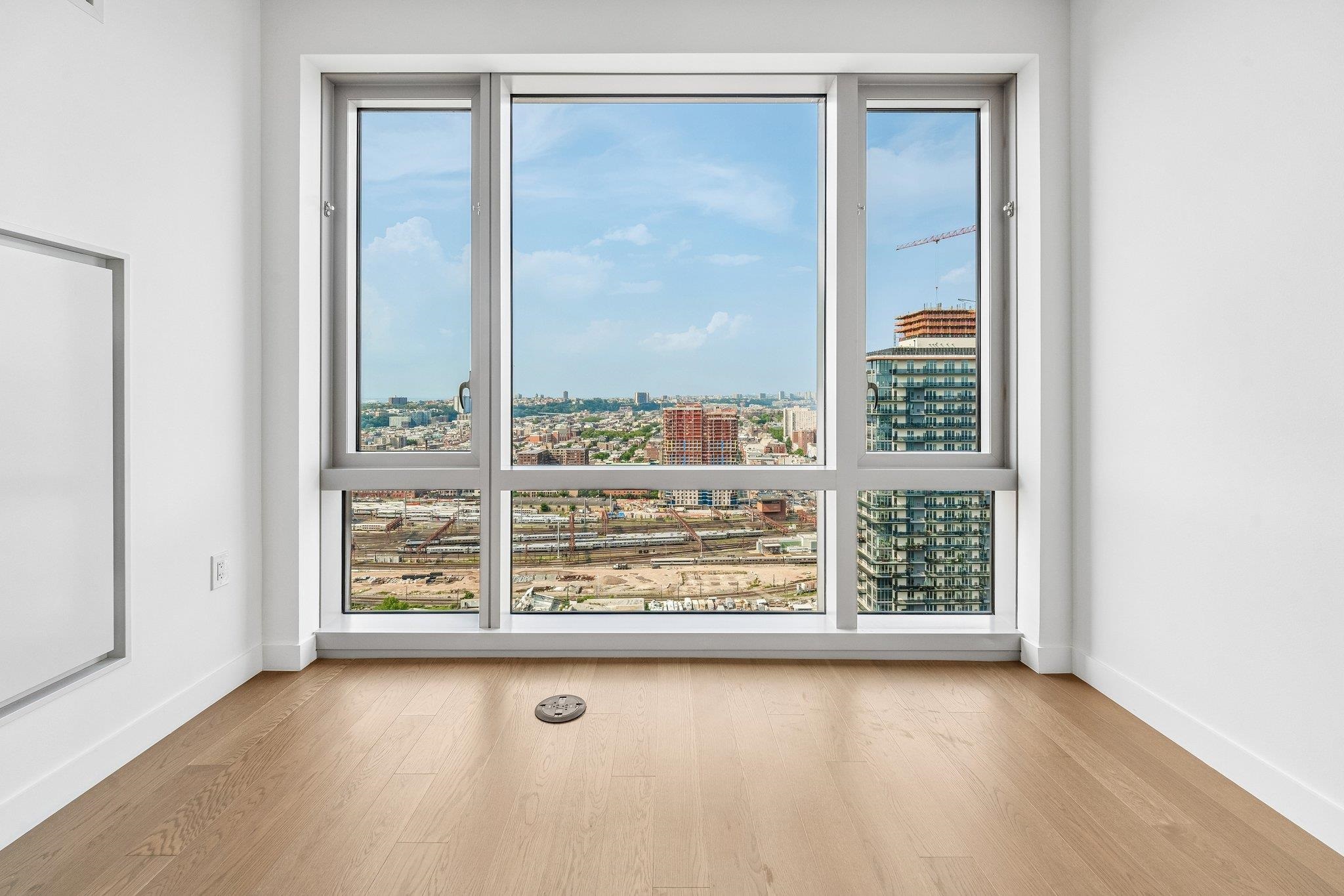 75 PARK LANE SOUTH Unit: 3202