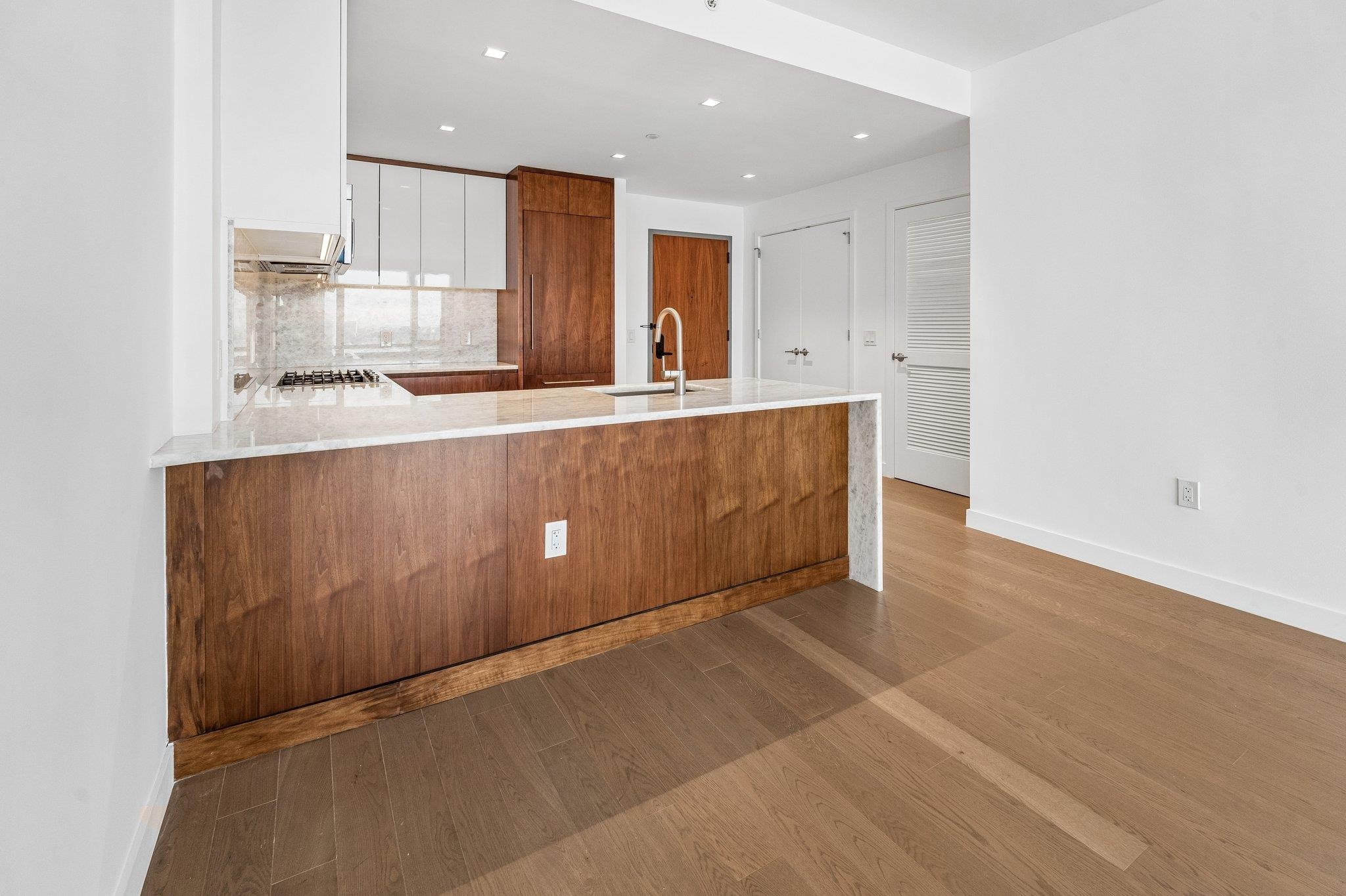 75 PARK LANE SOUTH Unit: 3202