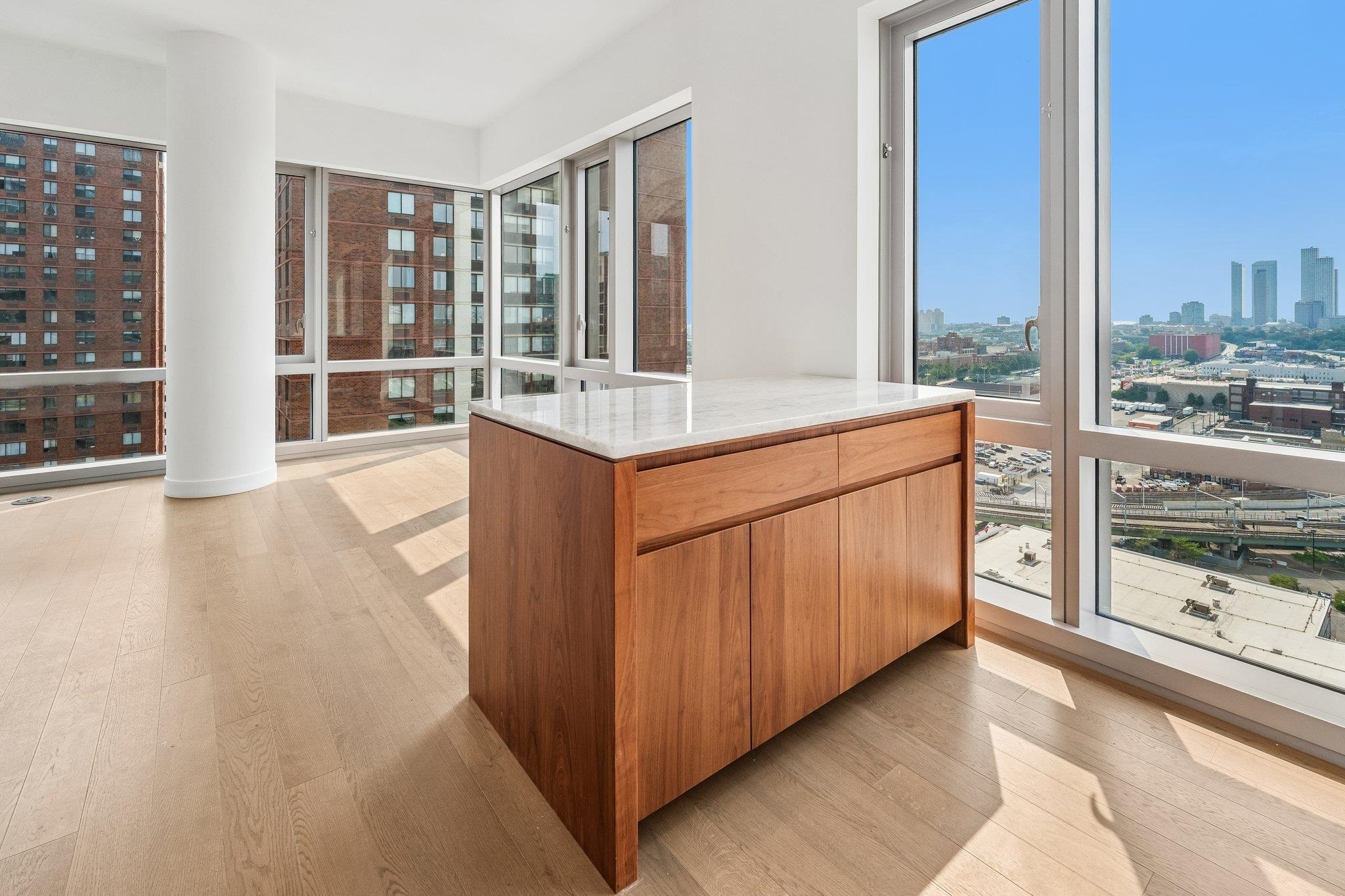 75 PARK LANE SOUTH Unit: 1912