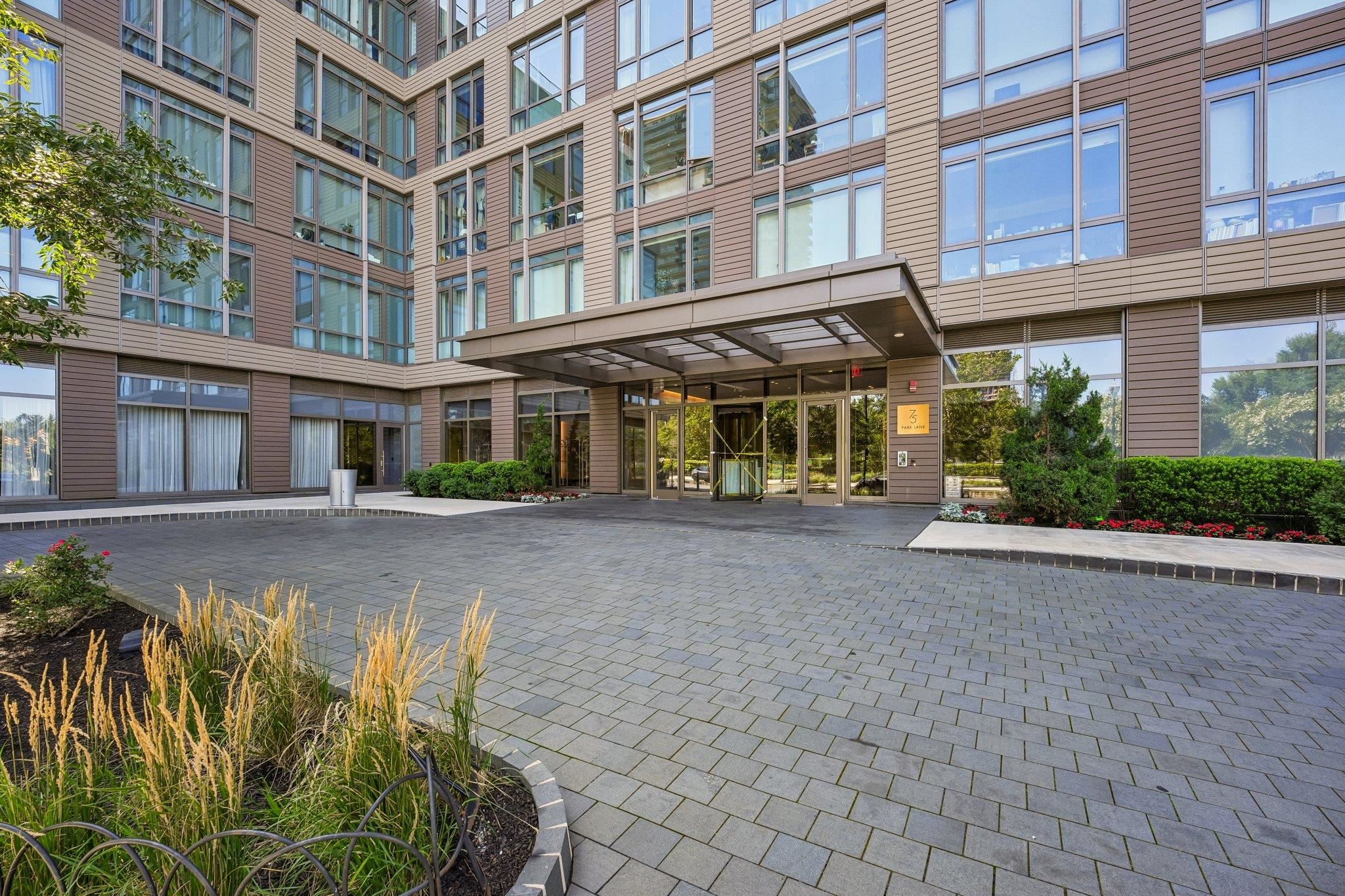 75 PARK LANE SOUTH Unit: 1912