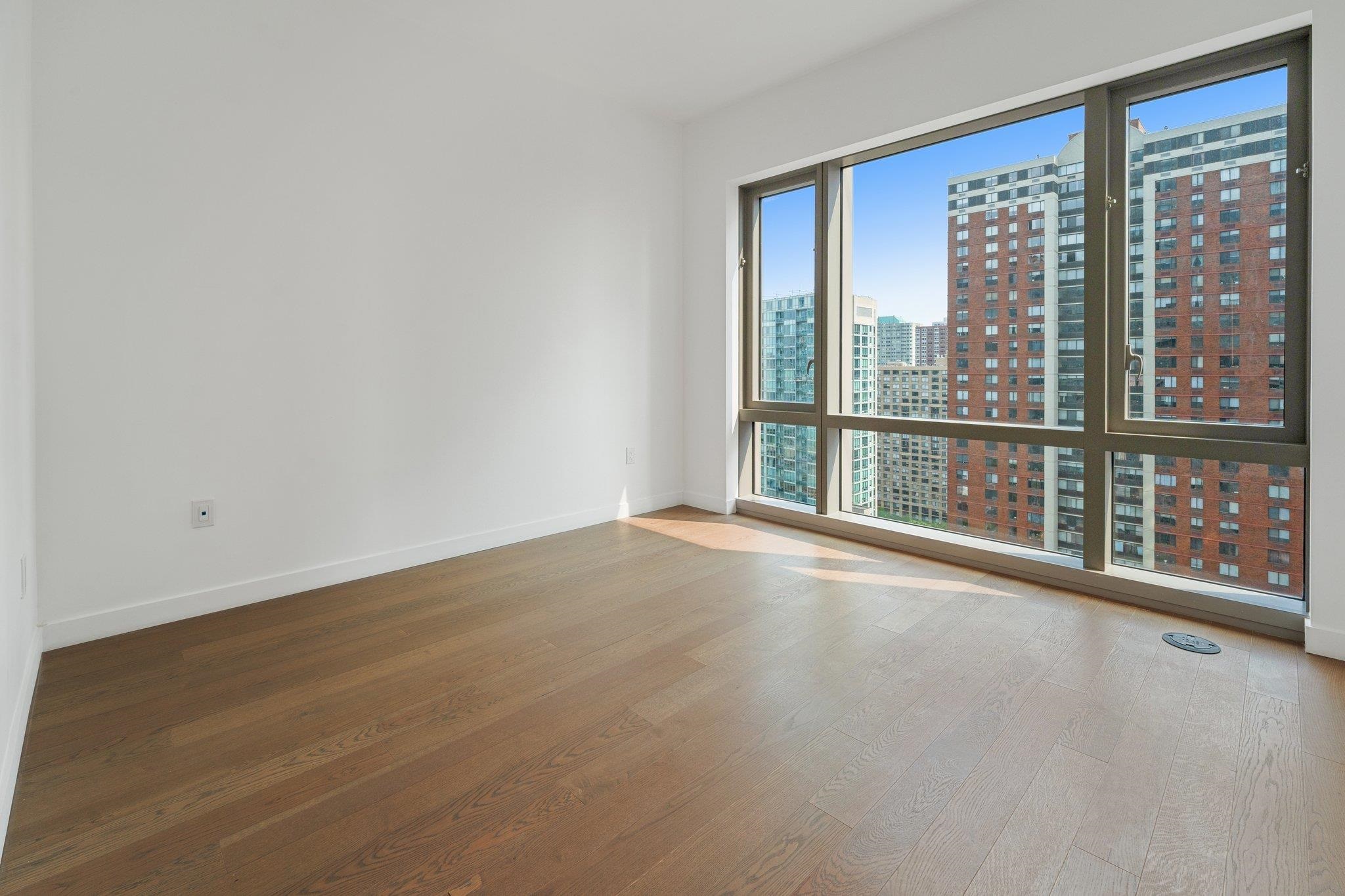 75 PARK LANE SOUTH Unit: 1912