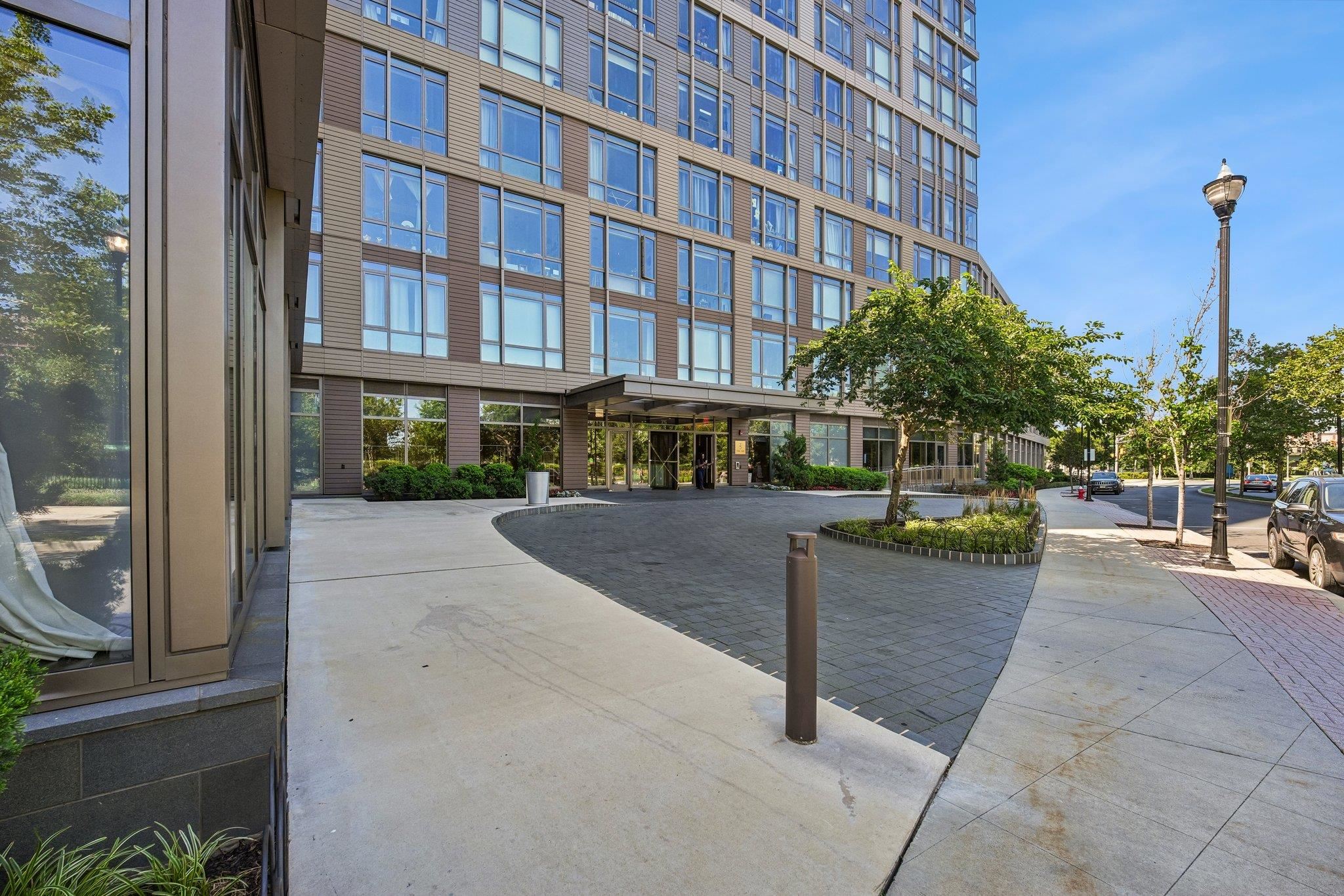 75 PARK LANE SOUTH Unit: 1912
