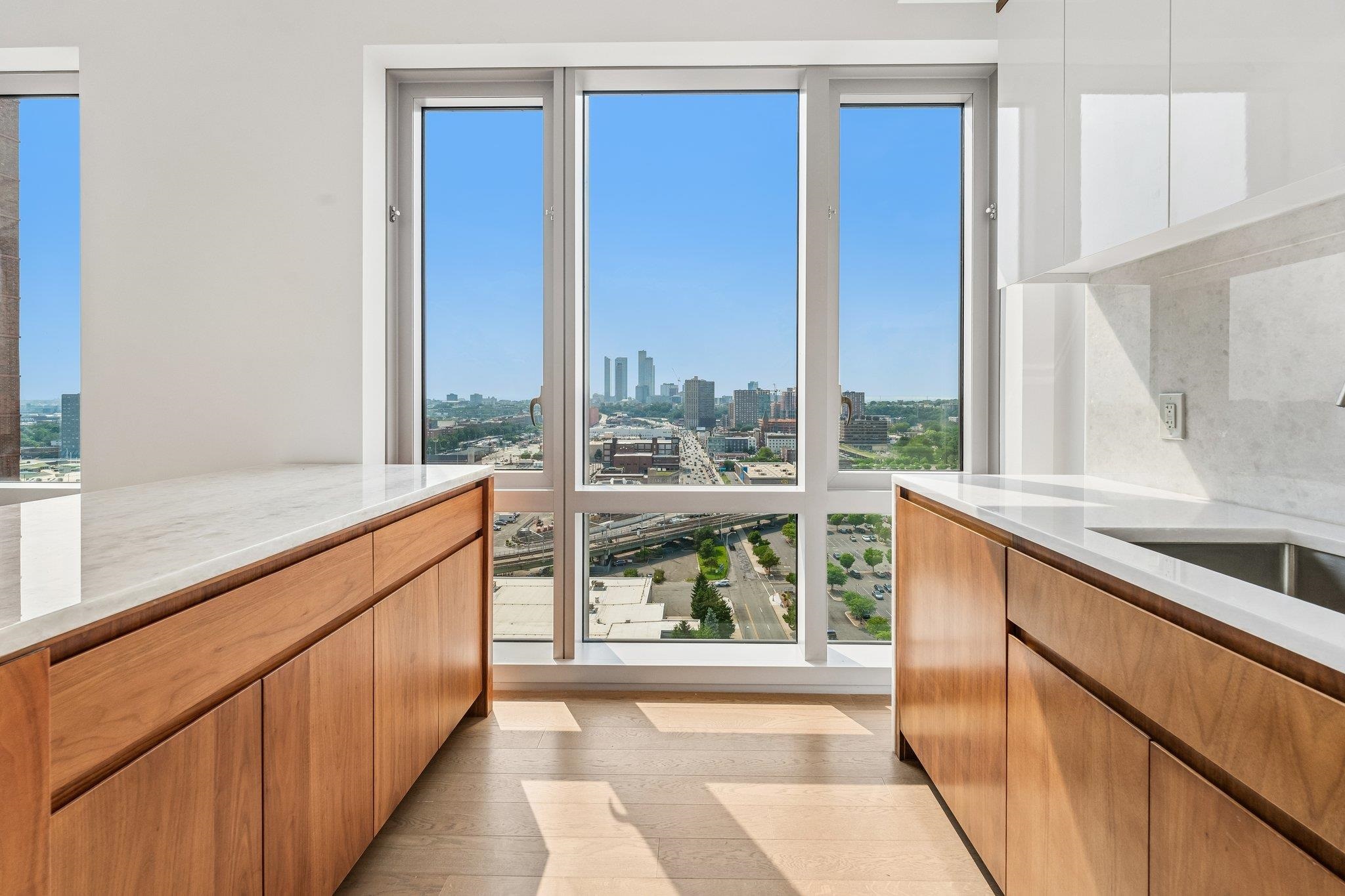 75 PARK LANE SOUTH Unit: 1912