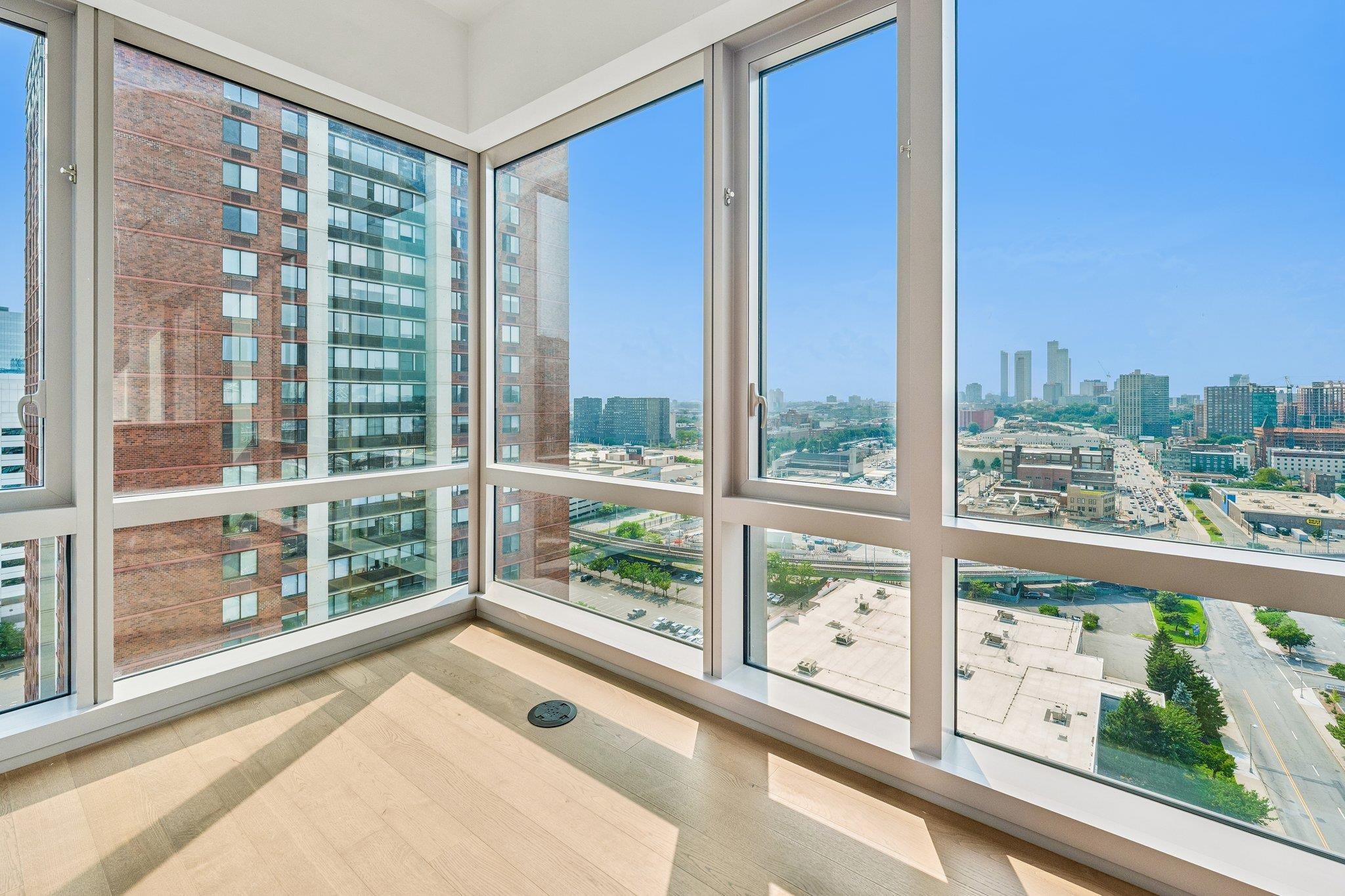 75 PARK LANE SOUTH Unit: 1912
