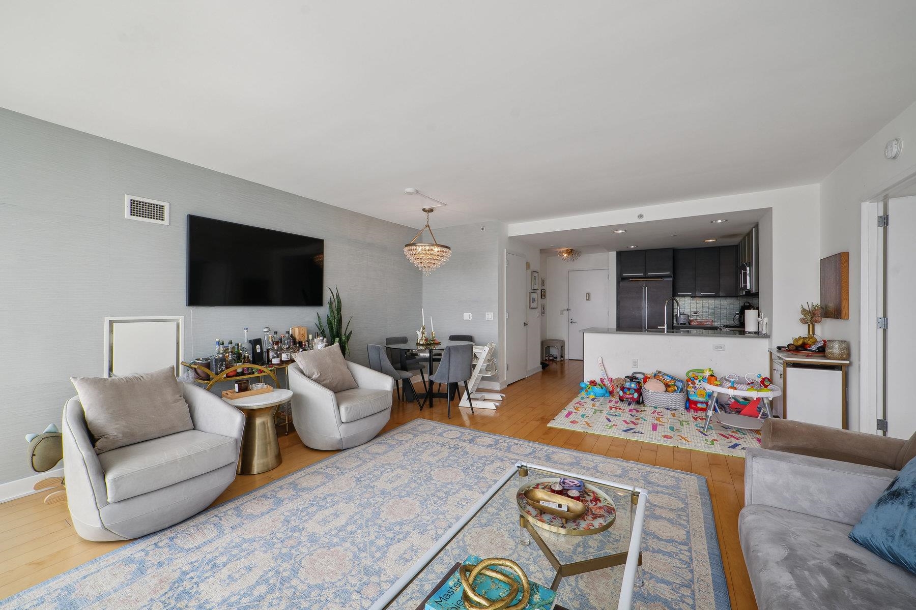 2 2ND ST Unit: 3503