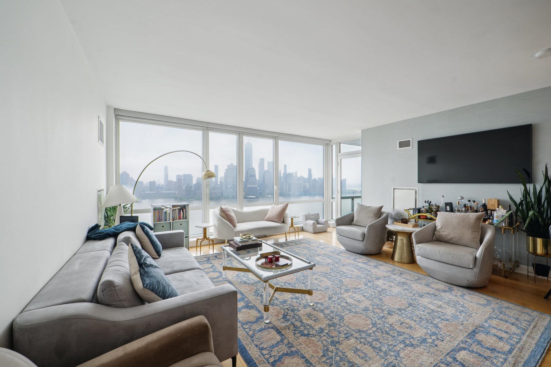 2 2ND ST Unit: 3503