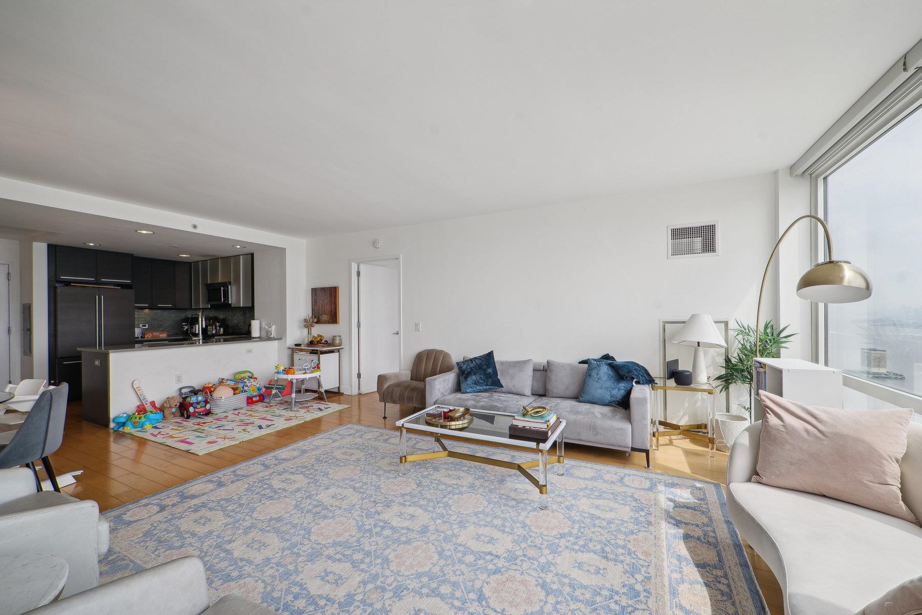 2 2ND ST Unit: 3503