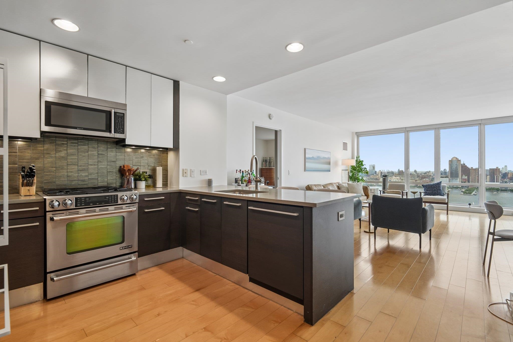 2 2ND ST Unit: 3503