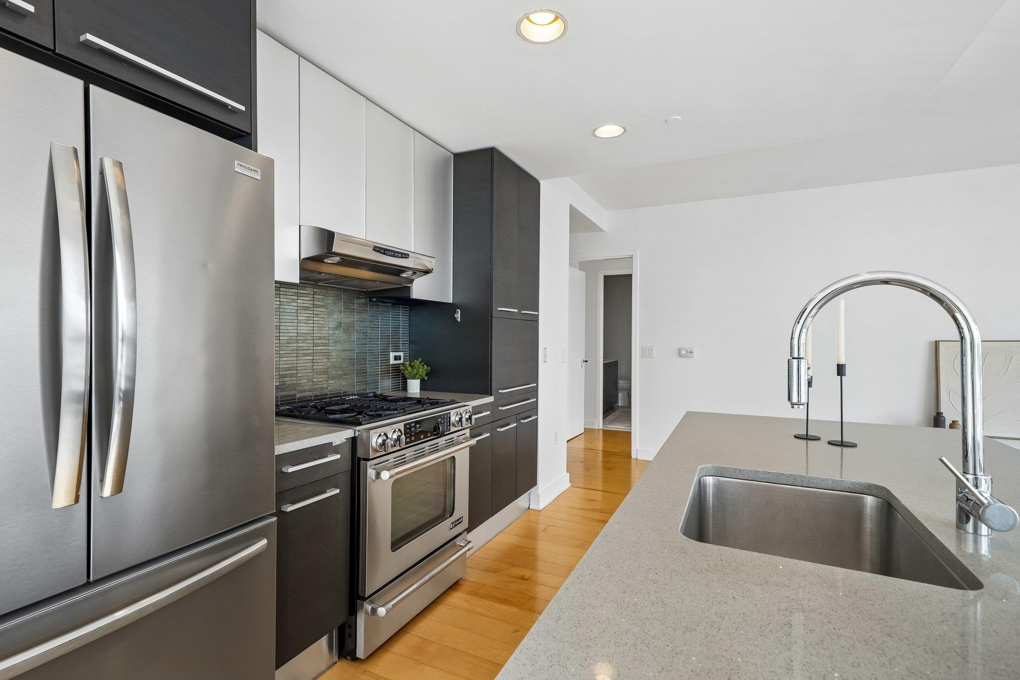 2 2ND ST Unit: 2205